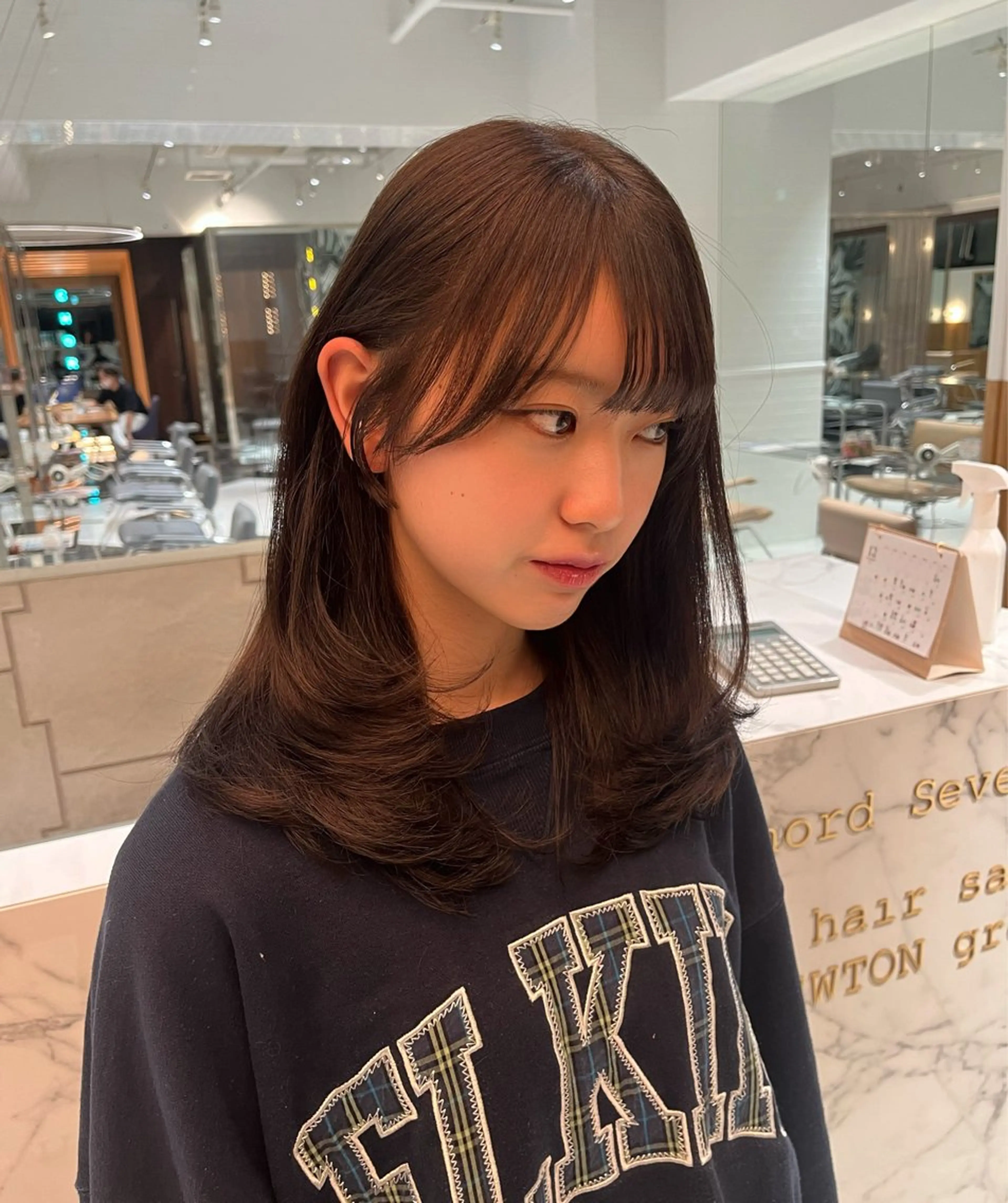 ミディアム 顔周りカット レイヤーカット haruna .のヘアスタイル