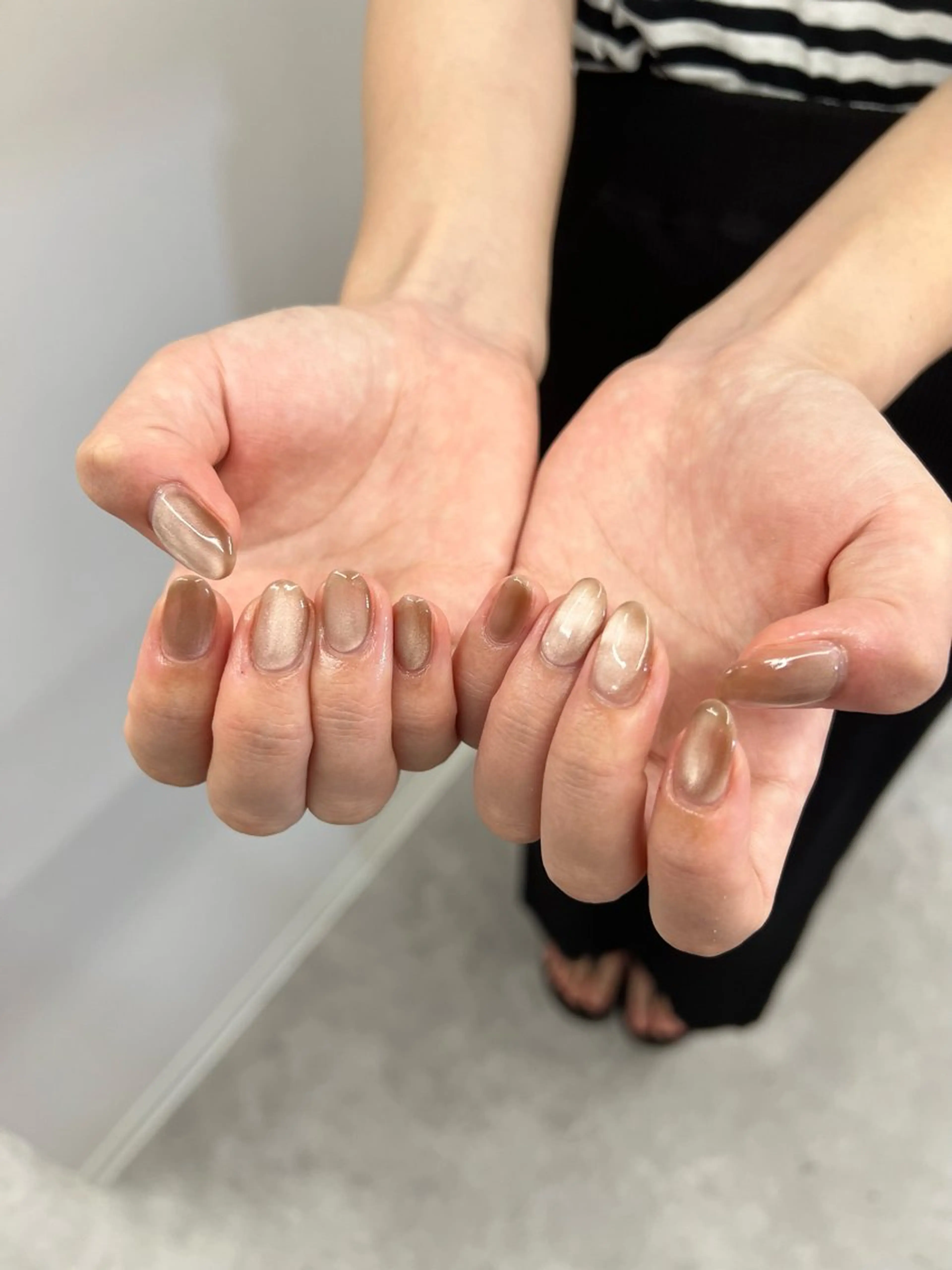 ネイル ブラウン ジェルネイル 韓国ネイル マグネットネイル ニュアンスネイル ハンドネイル ハンドケア Bana_ Nailのネイルデザイン
