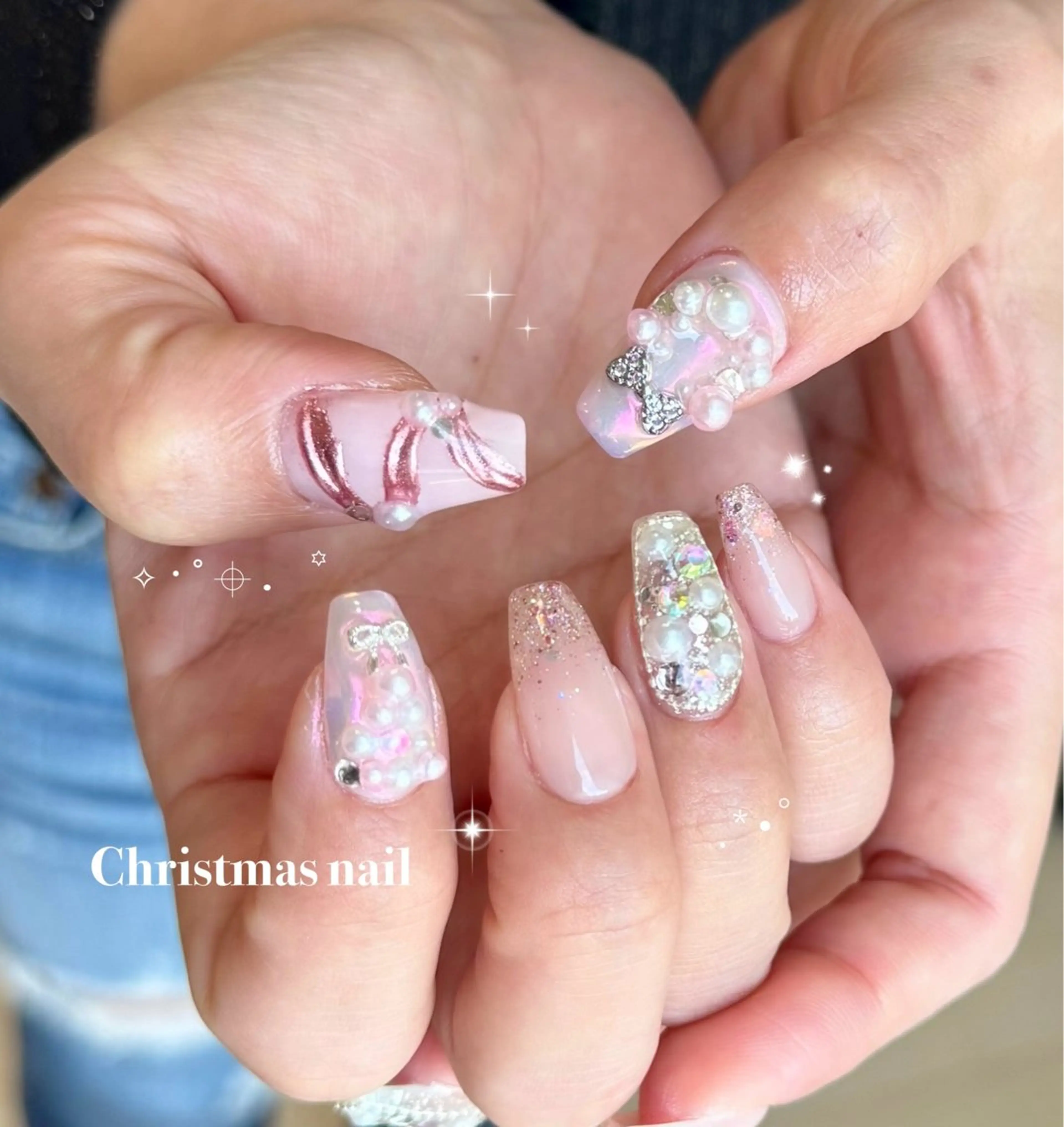 ネイル ピンク 冬ネイル クリスマス ハンドネイル nail salon CAREY 🎀のネイルデザイン