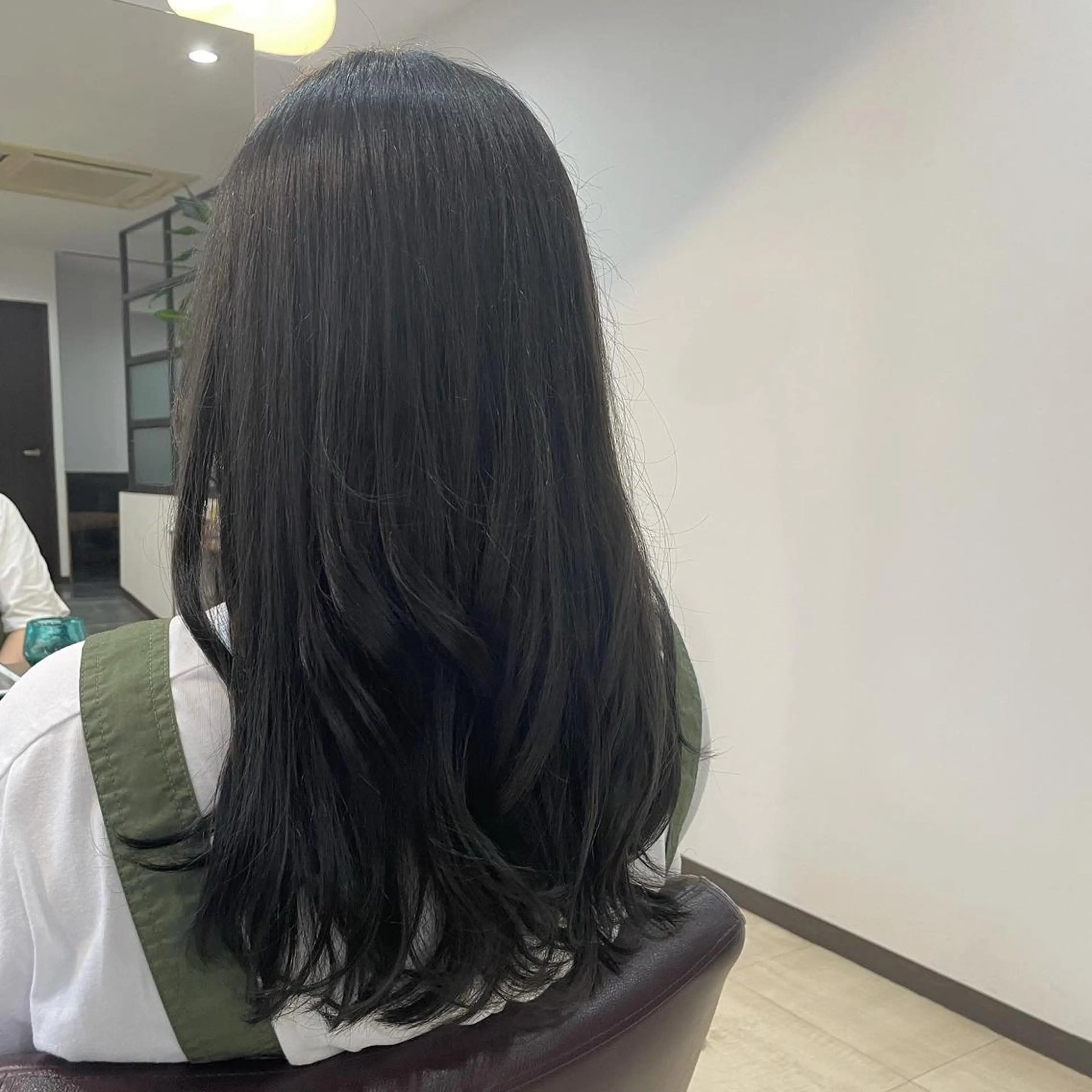 ロング カラー アッシュ 透明感カラー オリーブアッシュ SOL .✂︎ 松永李帆のヘアスタイル