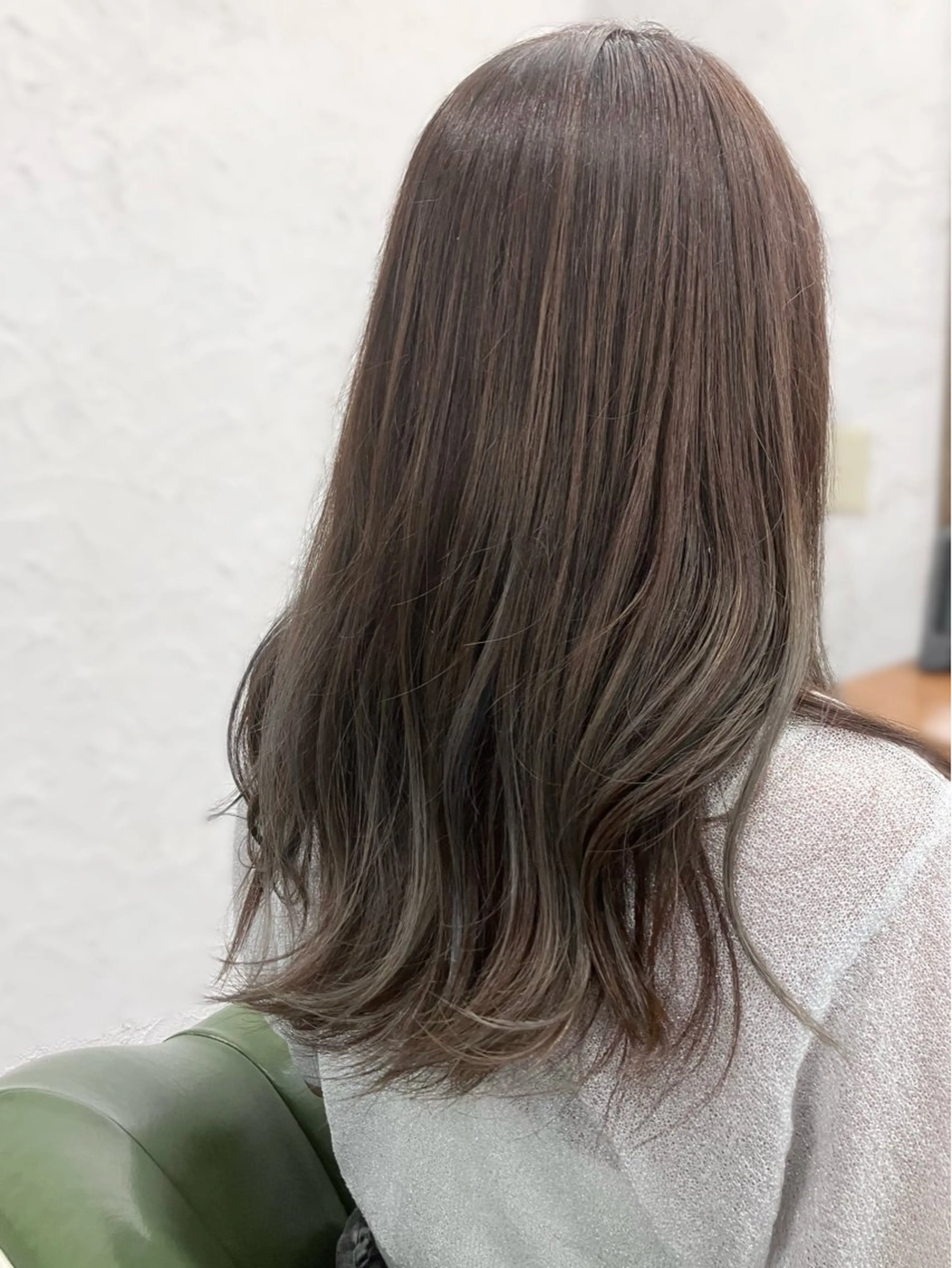 セミロング カット ヘアカラー 末吉 慶多のヘアスタイル