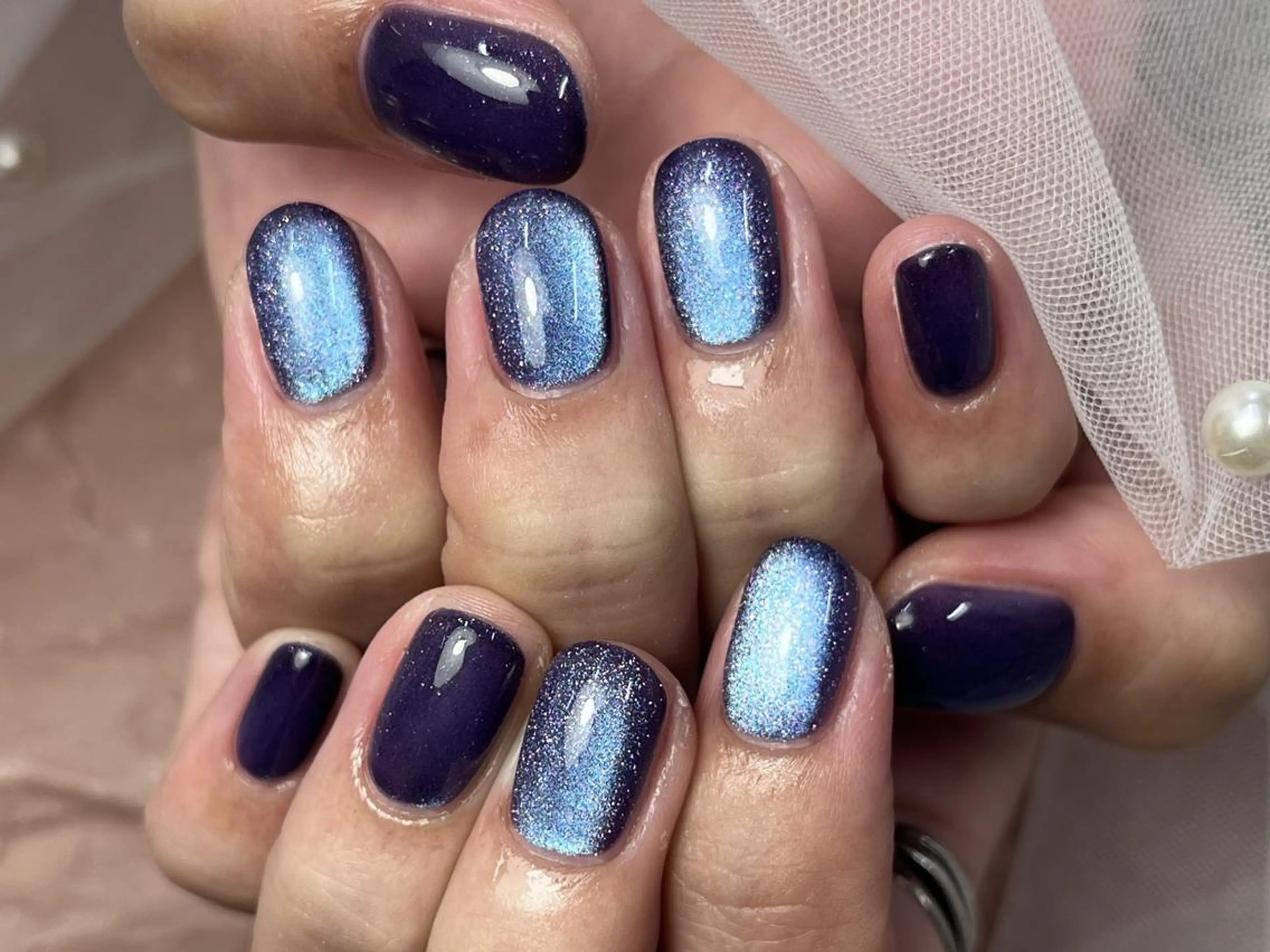 ネイル オーロラネイル ブルー ラメ(グリッター) パープル シンプルネイル ハンドネイル ハンドケア ToliyDeliy Nail Salonのネイルデザイン