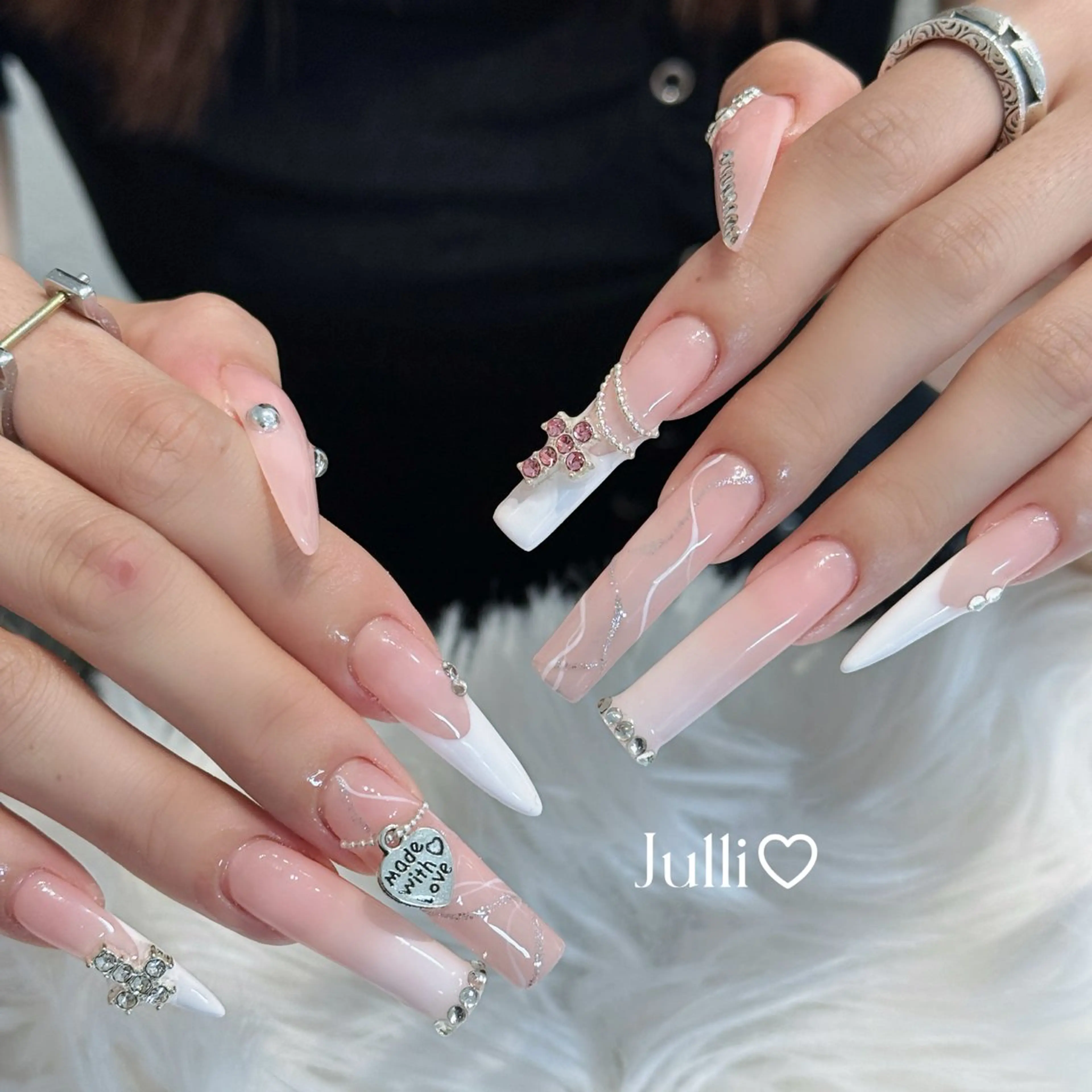 ネイル フレンチネイル ジェルネイル キラキラネイル 韓国ネイル マグネットネイル ハンドネイル Julli nail studio所属・Julli NailStudioのネイルデザイン