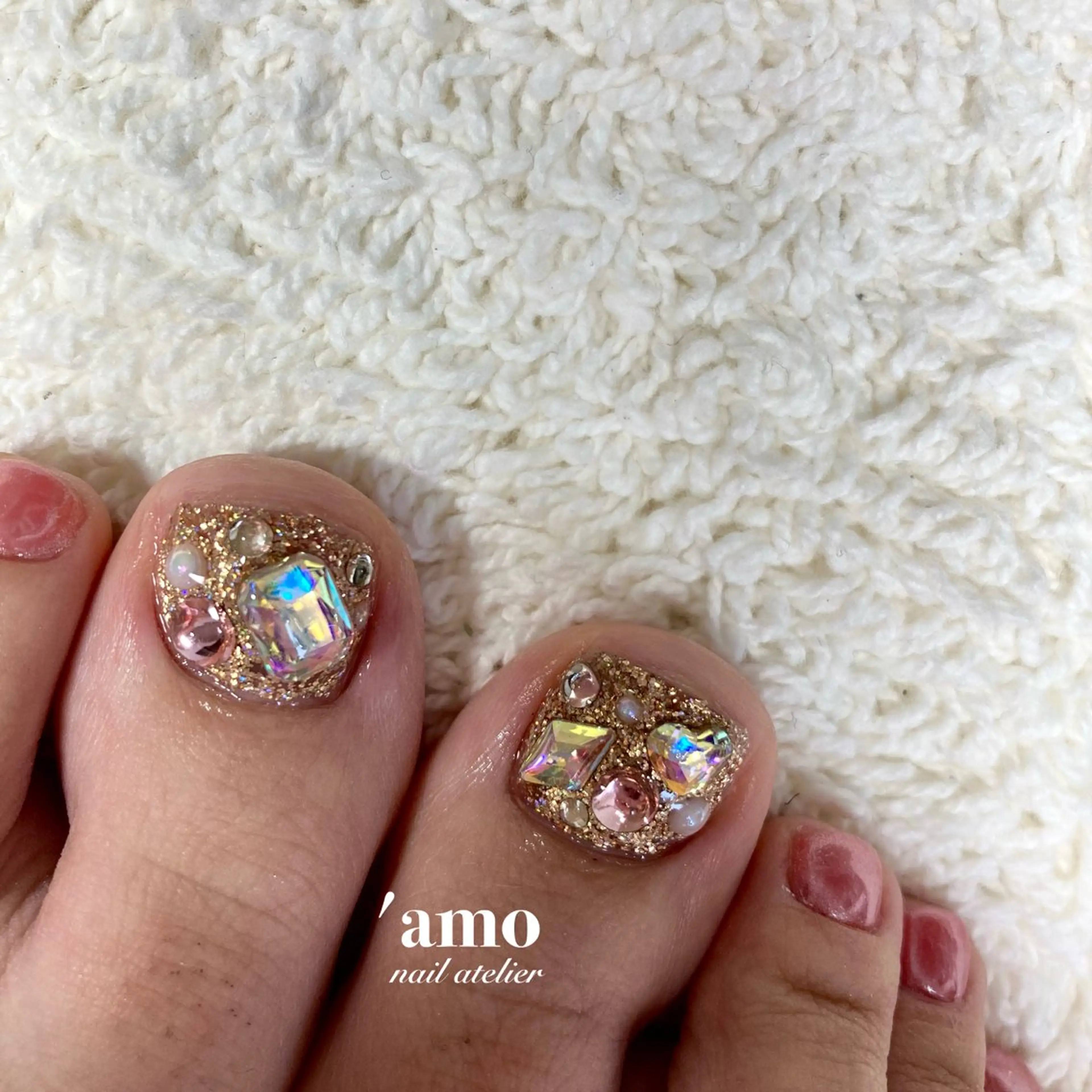 ネイル フットネイル ジェルネイル キラキラネイル ニュアンスネイル パラジェル 'amo nail atelierのネイルデザイン