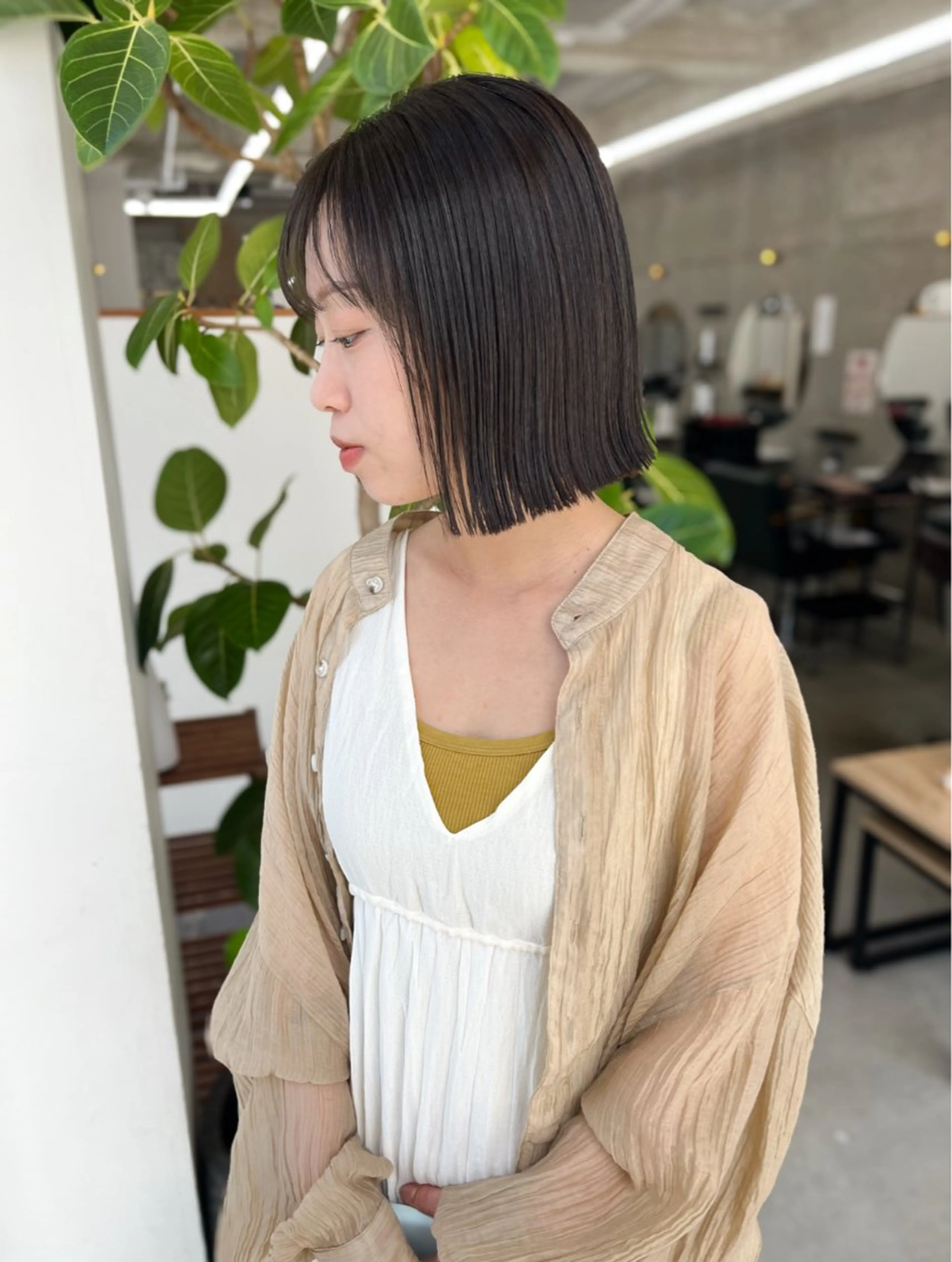 ショート カラー 切りっぱなしボブ グレージュ オリーブグレージュ オリーブグレー ボブ カット ヘアカラー トリートメント Merci Ayumiのヘアスタイル