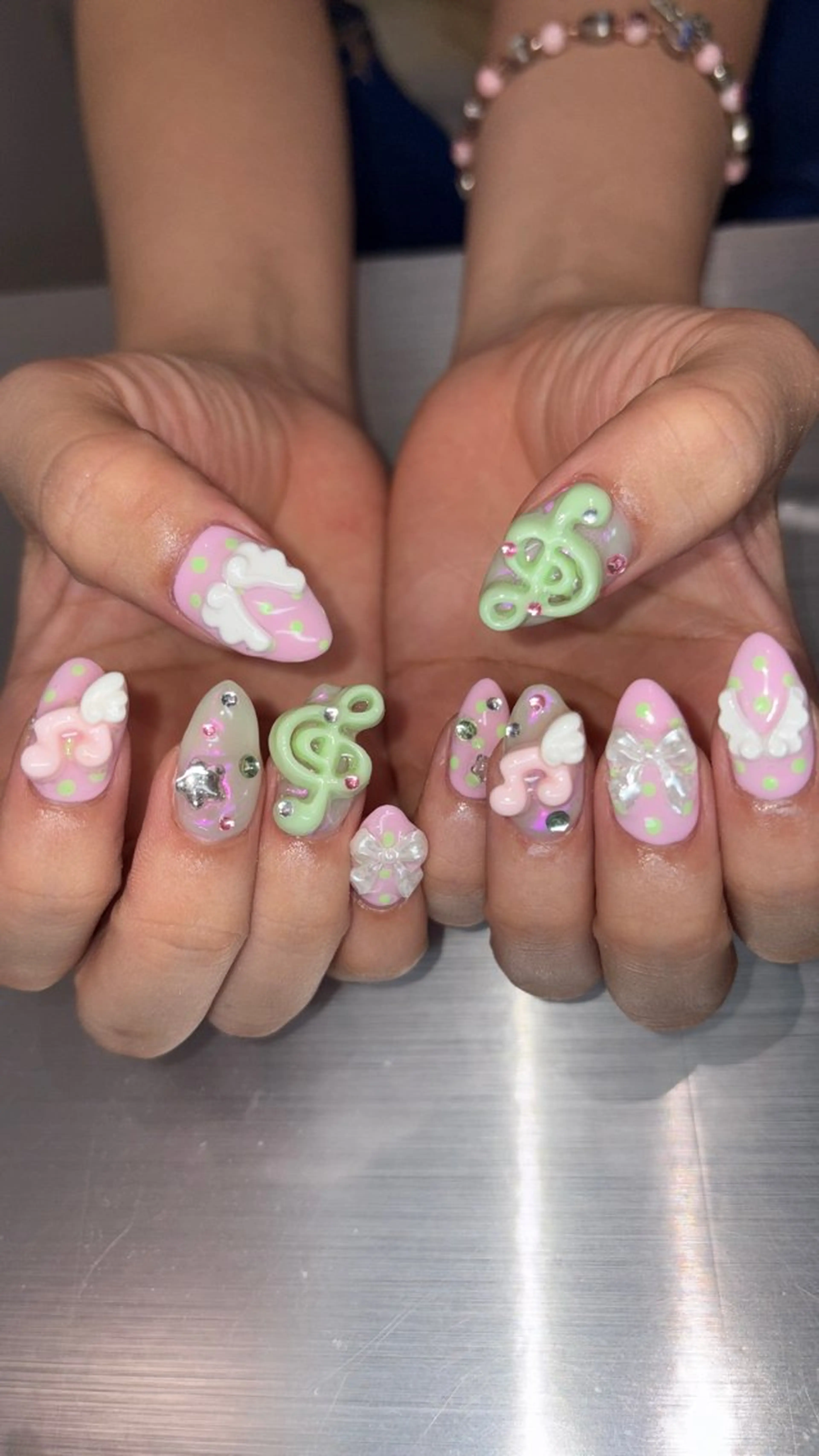 ネイル ハンドネイル ハンドケア 👽個性派ネイル🎀 komachiのネイルデザイン