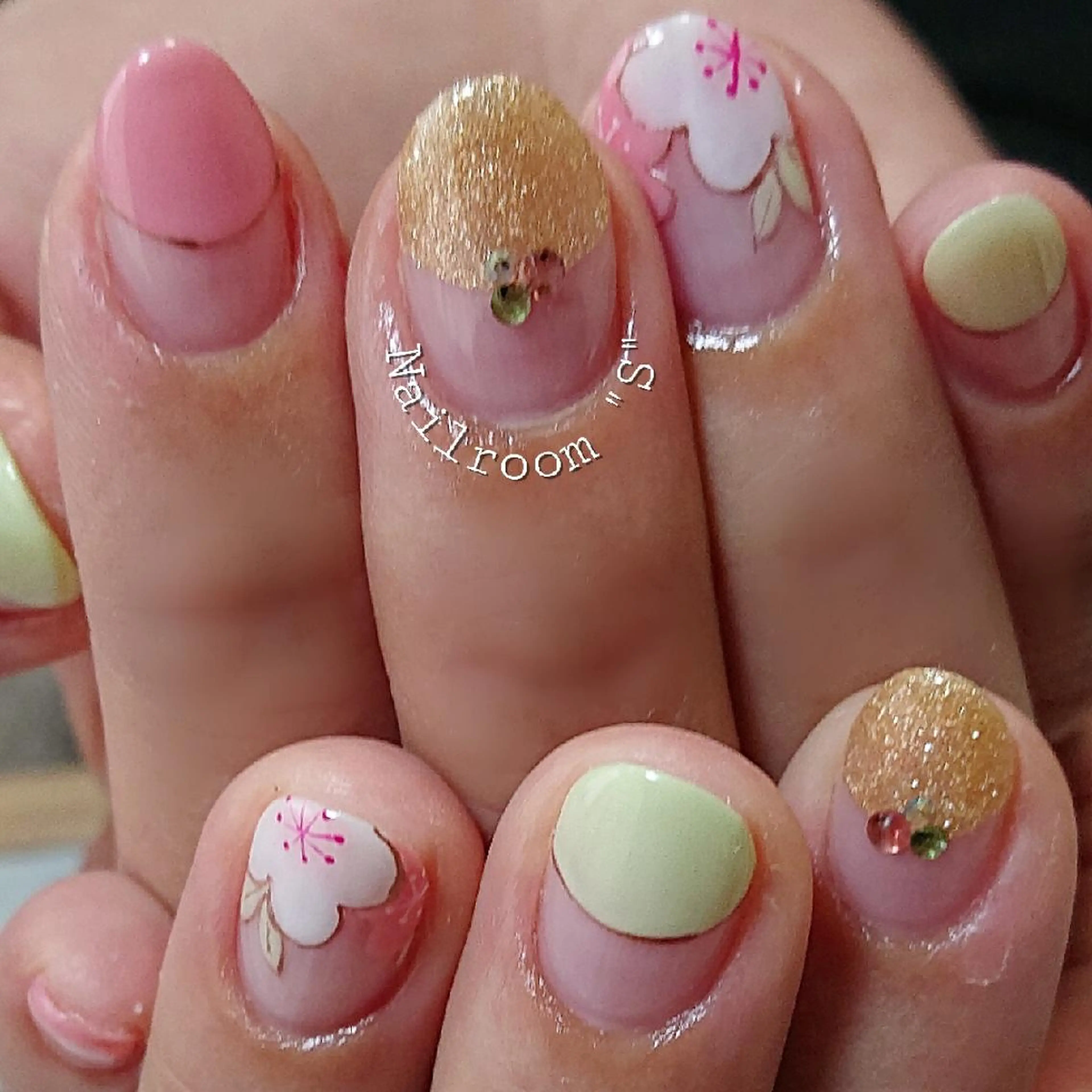 ネイル アートネイル フレンチネイル ストーンネイル ハンドネイル ハンドケア Nail room  "S"  SAKAIのネイルデザイン