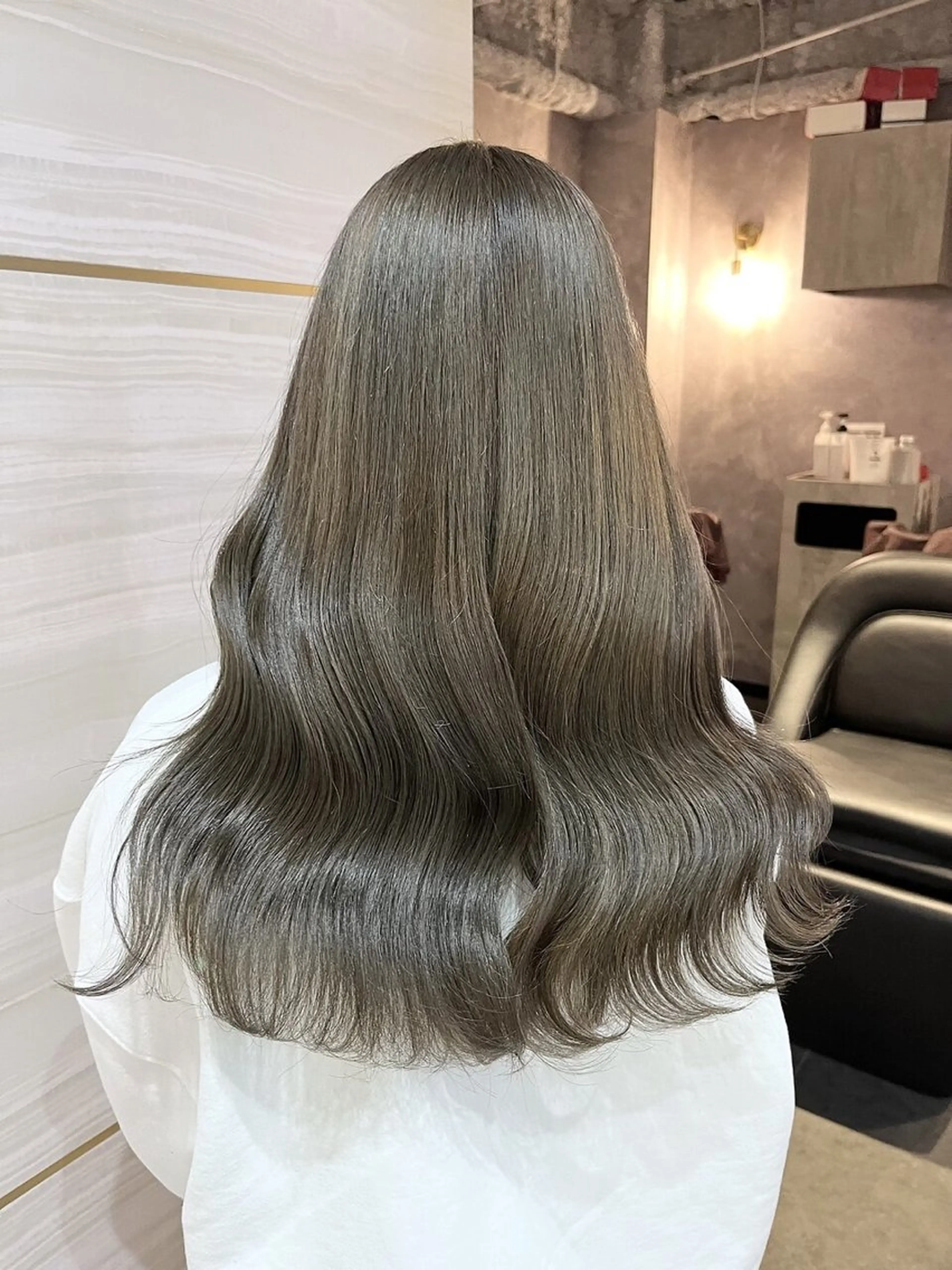 ロング カラー ベージュカラー ブリーチ ケアブリーチ オリーブベージュ ロング 💙Ami💙 elubylovisのヘアスタイル