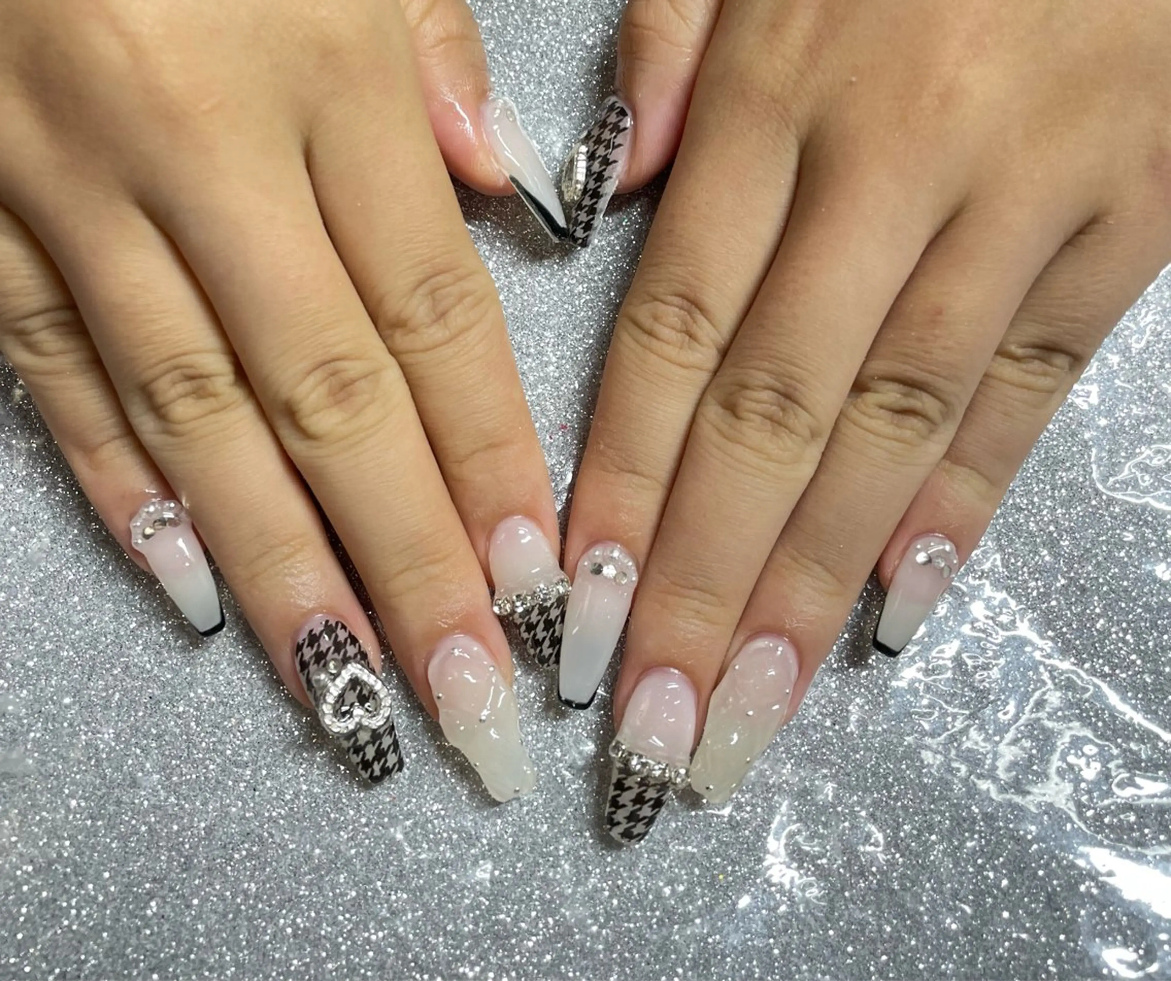 ネイル ハンドネイル VIERU 🌈🎀💖のネイルデザイン