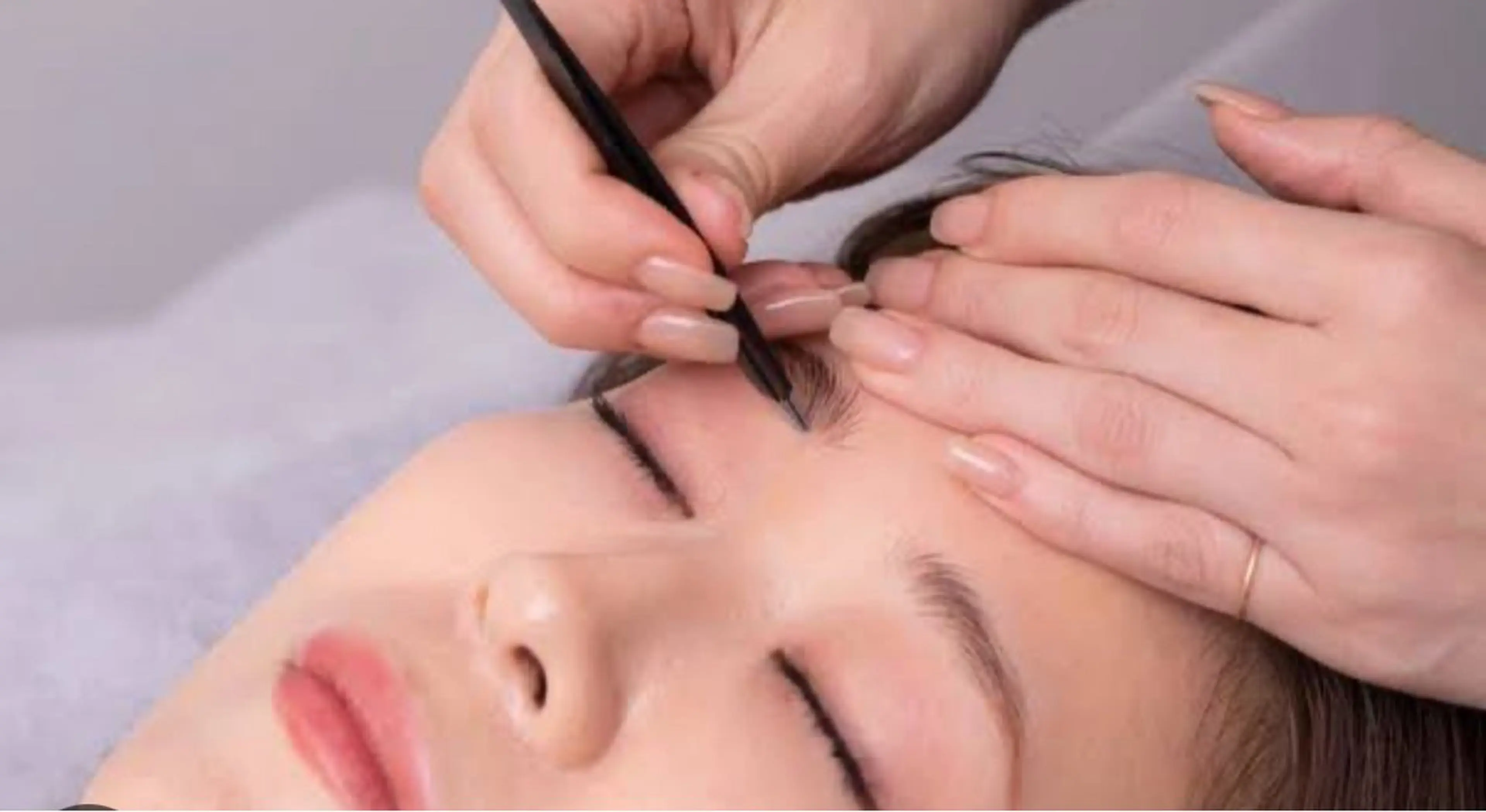 アイブロウ ワックス脱毛 眉カット 堀 和恵の眉毛・アイブロウイメージ
