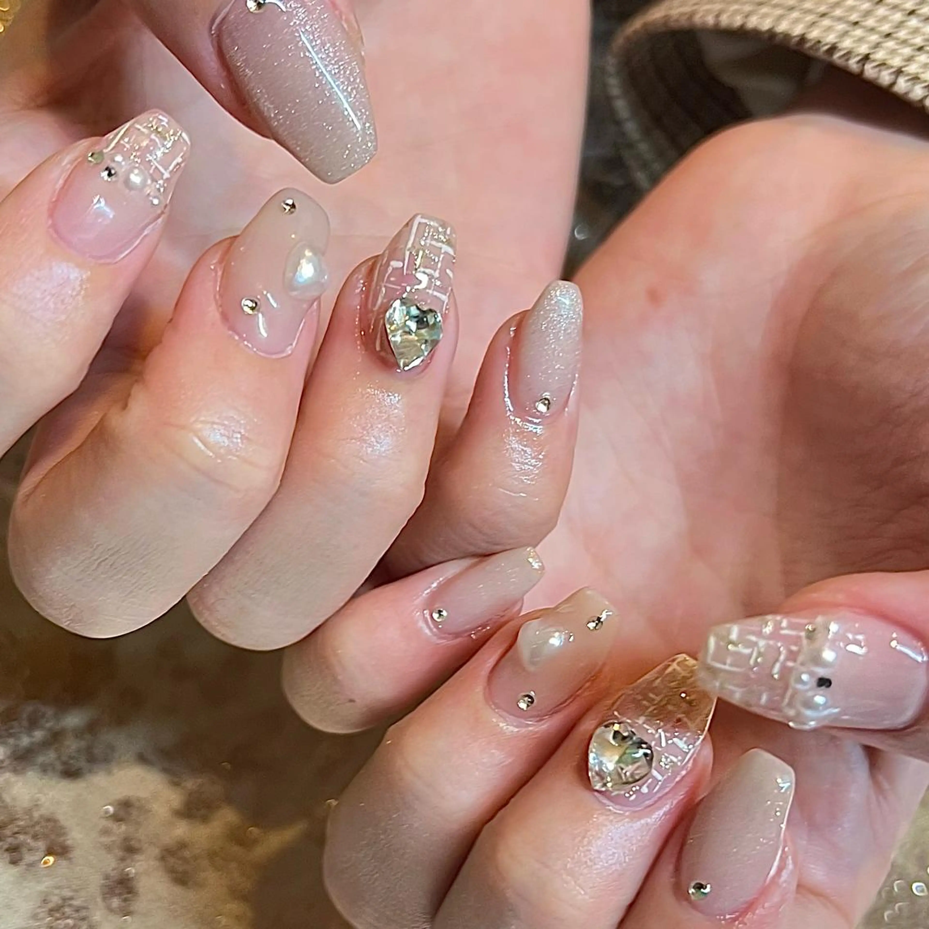 ミディアム ネイル ツイードネイル ハンドネイル H🌺 NAILのネイルデザイン