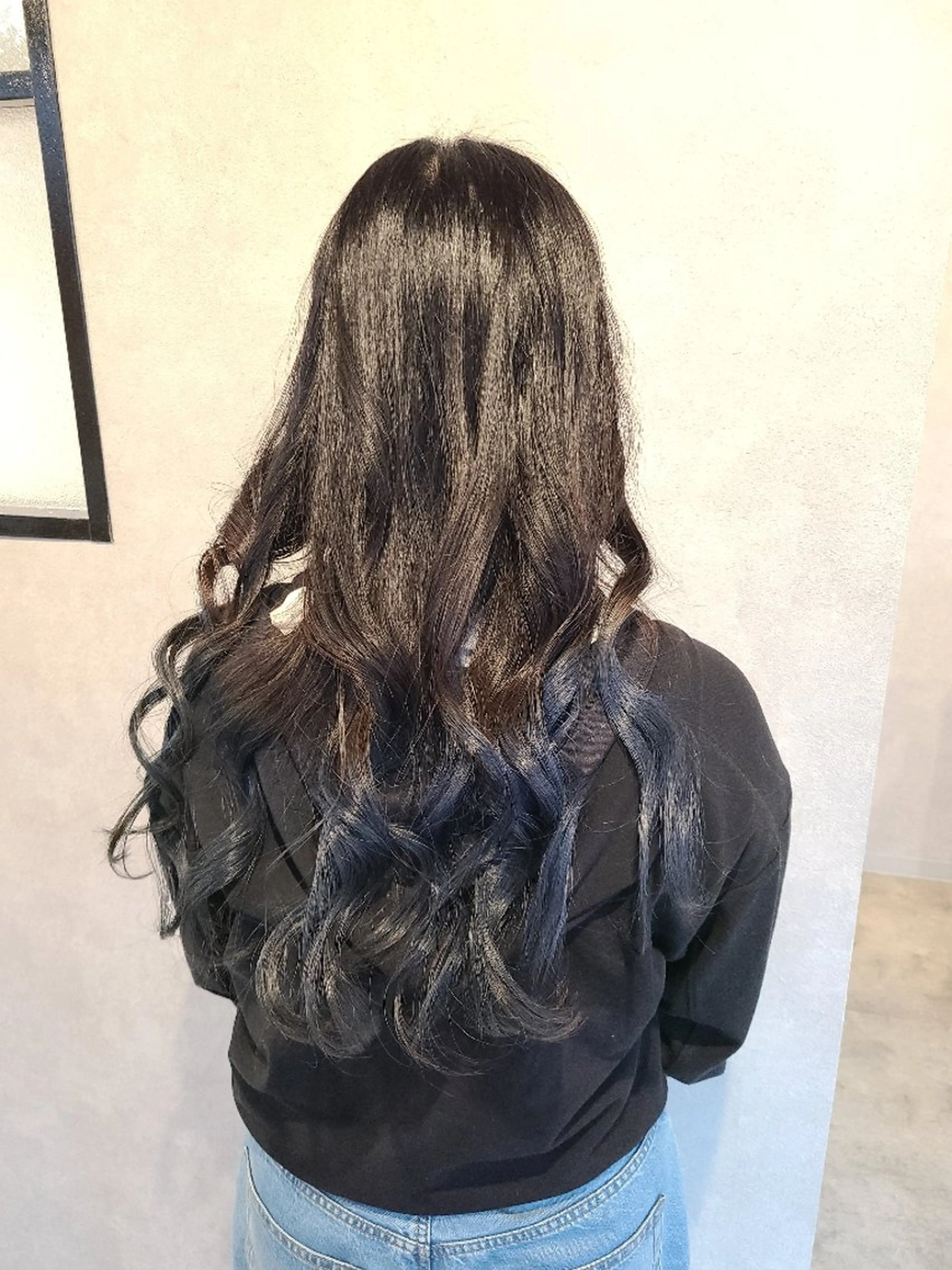 ロング カラー ブリーチ 桐島 令奈のヘアスタイル