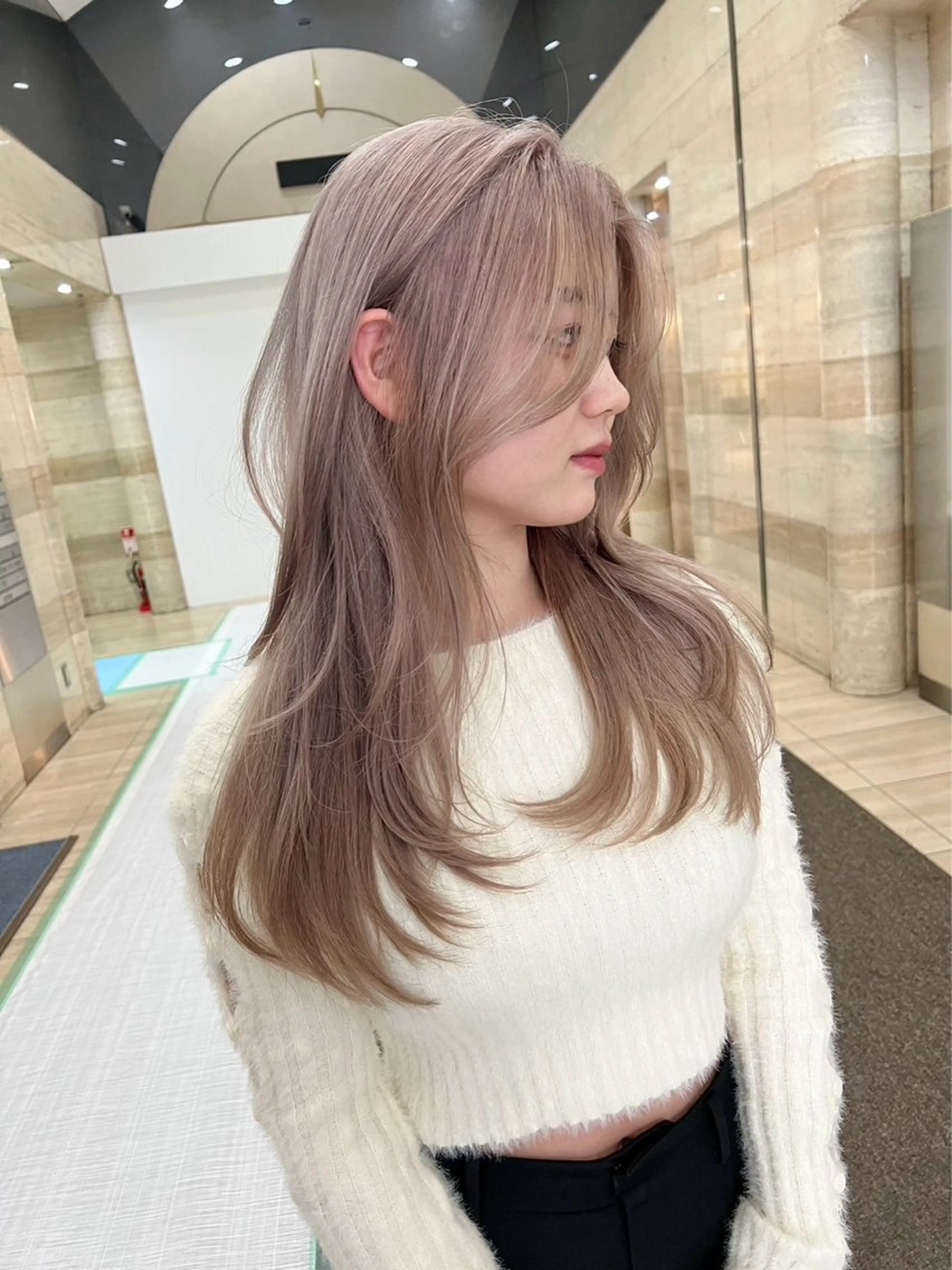 ロング カラー ベージュカラー ハイトーンカラー ハイトーンベージュ ピンクカラー レイヤーカット ヘアカラー トリートメント ダブルカラーVia/ airi♡のヘアスタイル