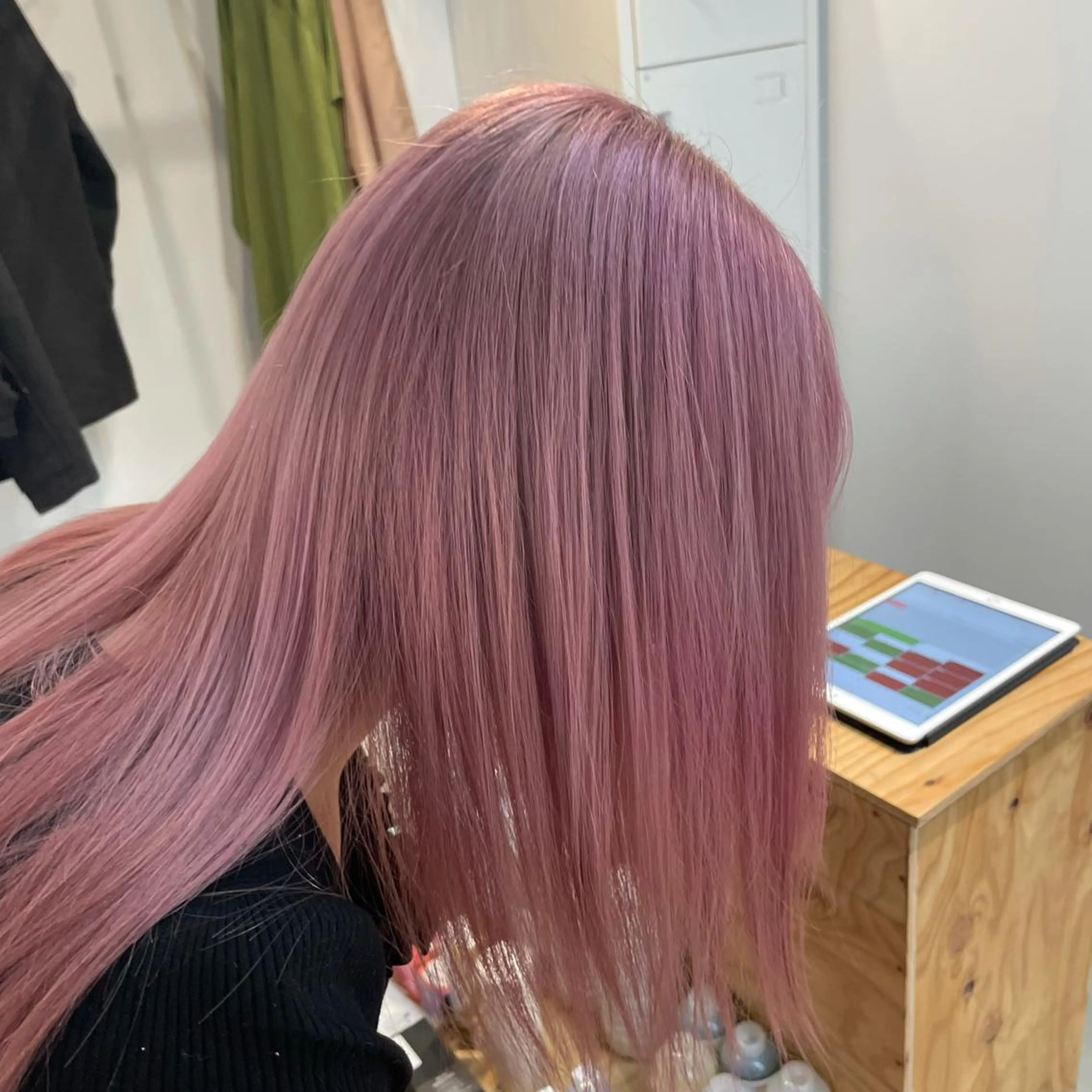 カラー ブリーチ ピンクカラー カット ヘアカラー トリートメント fit/ madokaのヘアスタイル
