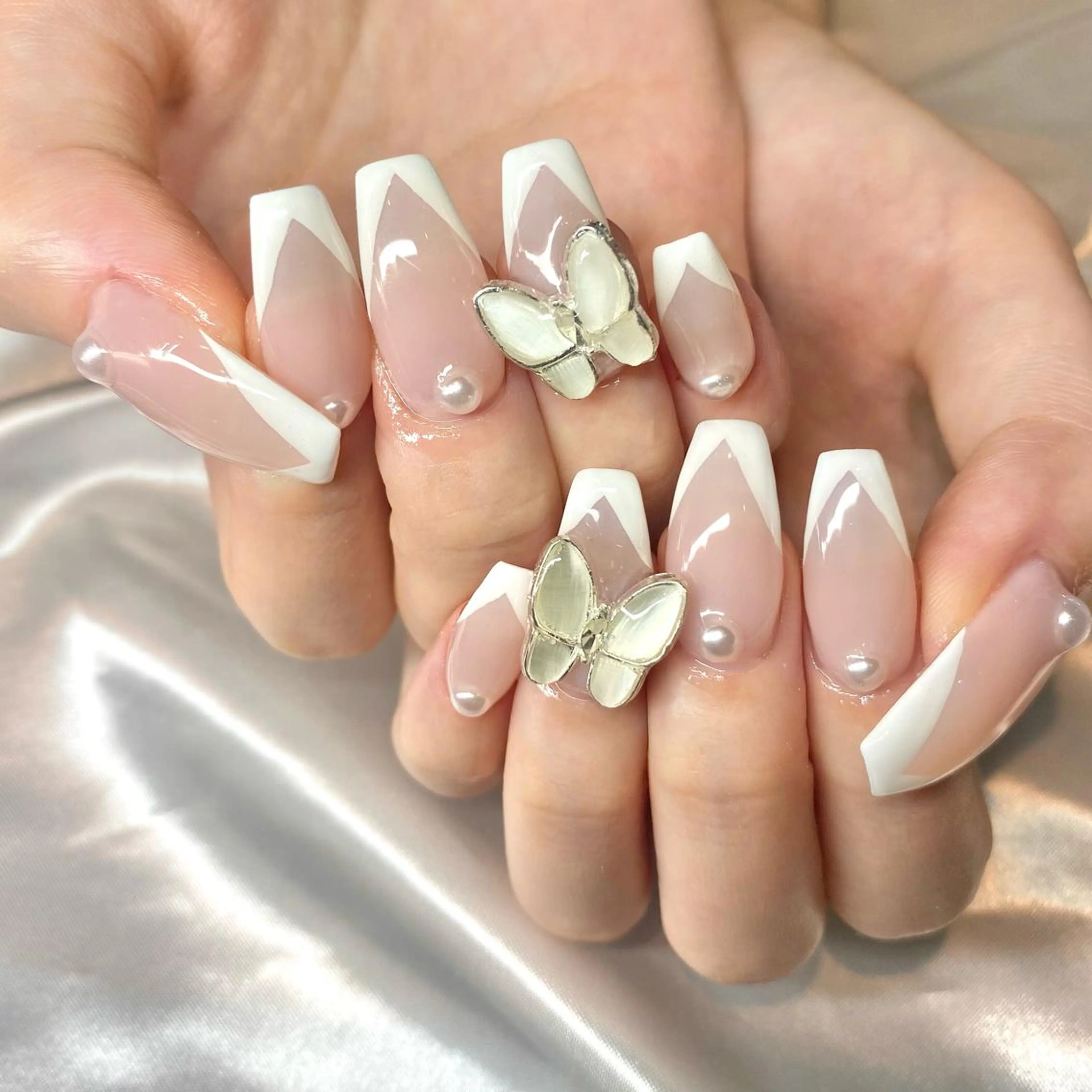 ネイル フレンチネイル ハンドネイル nailsalon moca 堀江店所属・moca堀江店 momokaのネイルデザイン