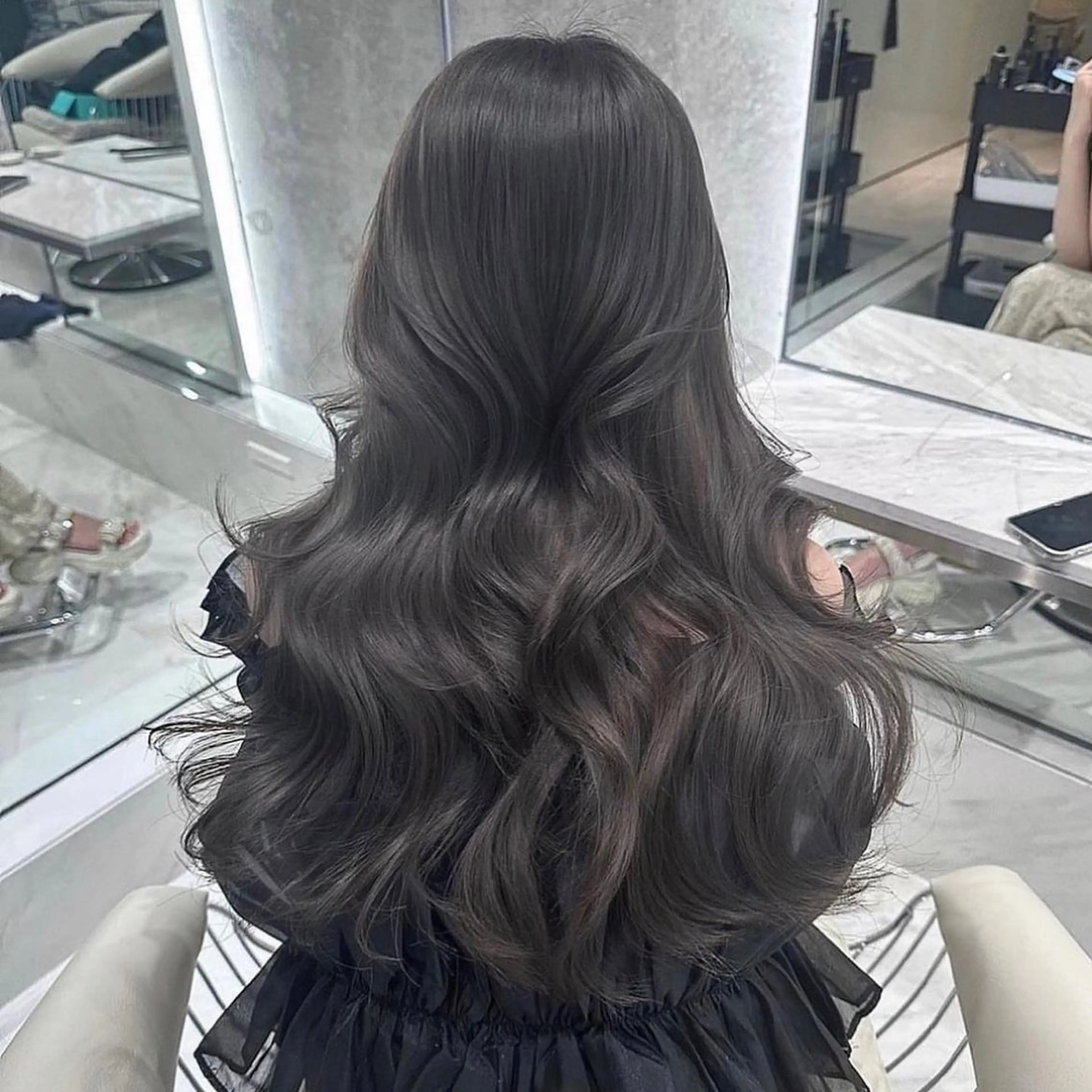 ロング ♡Yoshino♡ 艶グレージュカラーのヘアスタイル