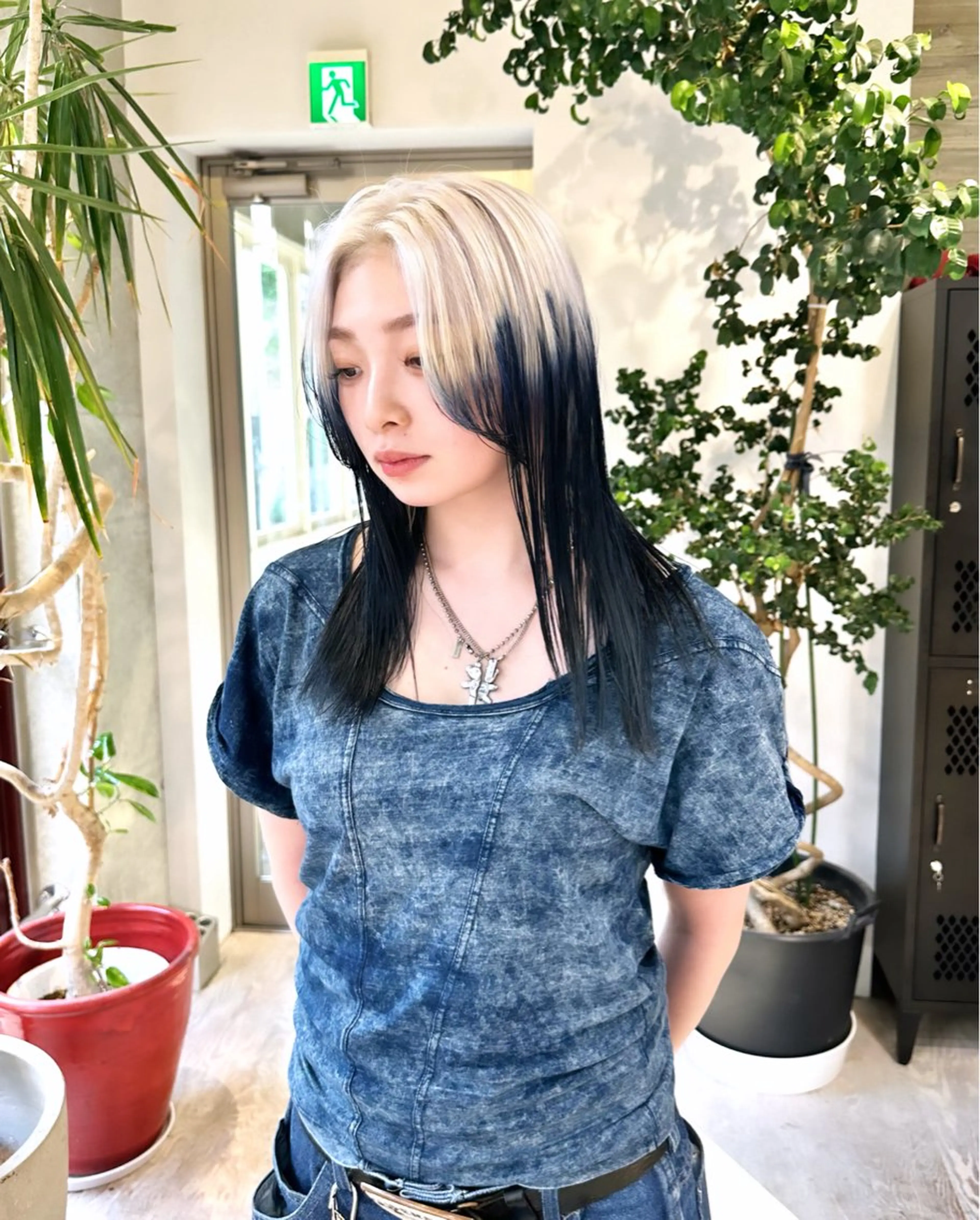 カラー 抜きっぱなしブロンド ササキカズマのヘアスタイル