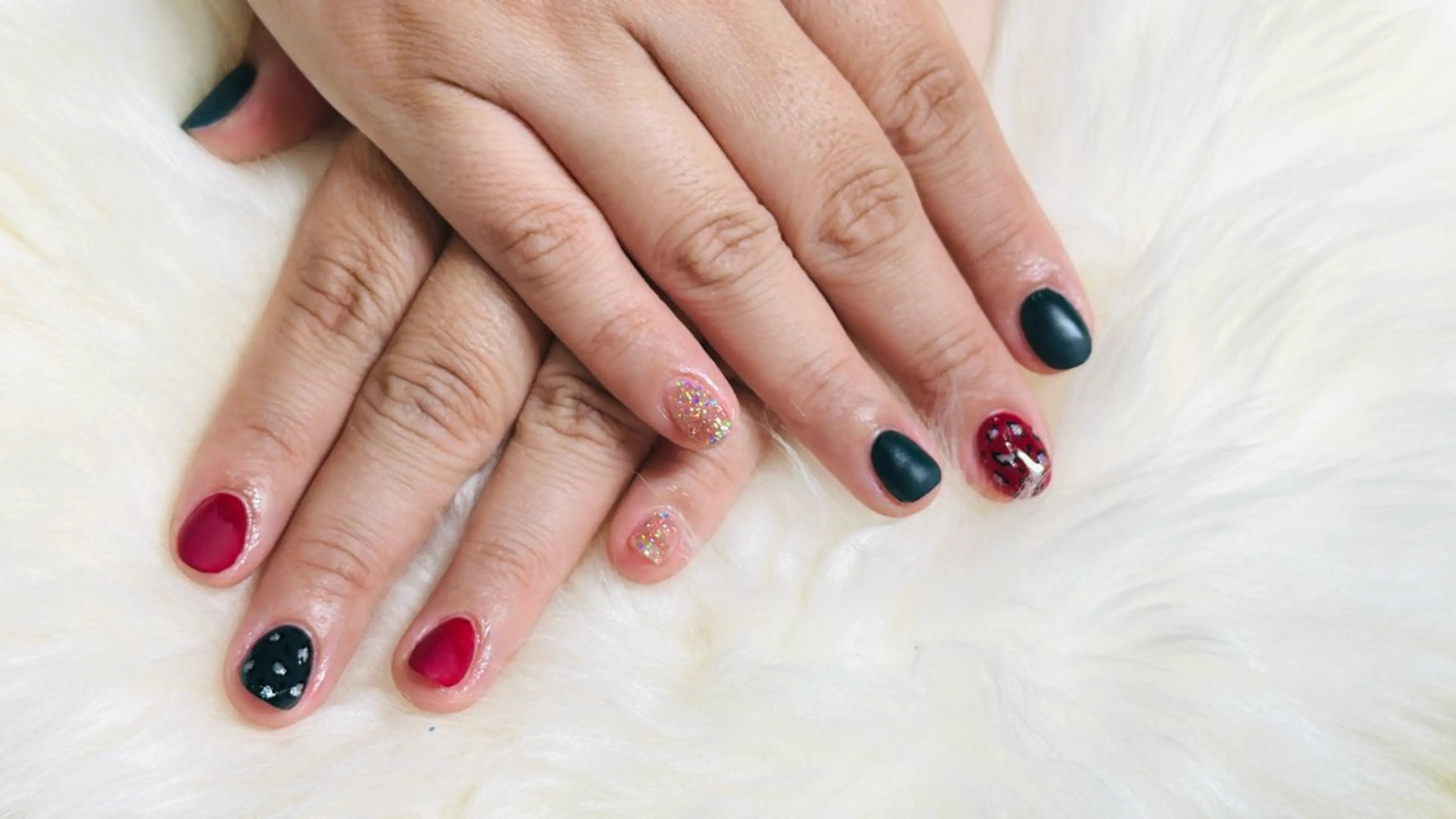 ネイル アニマル柄 ラメ(グリッター) Queenie nailのネイルデザイン