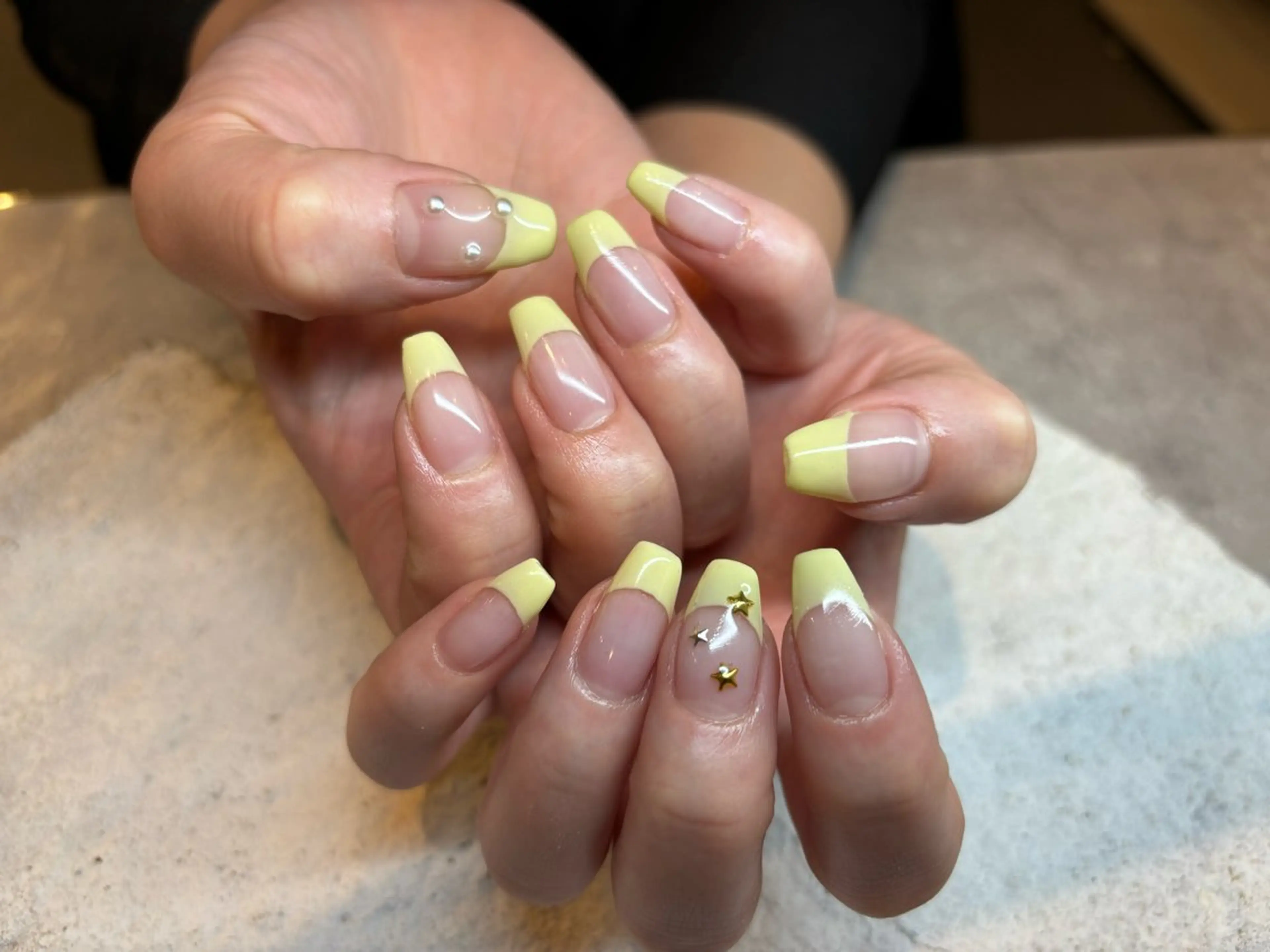 ネイル フレンチネイル 春ネイル 黄色 HONOKA W 【深江橋店】のネイルデザイン