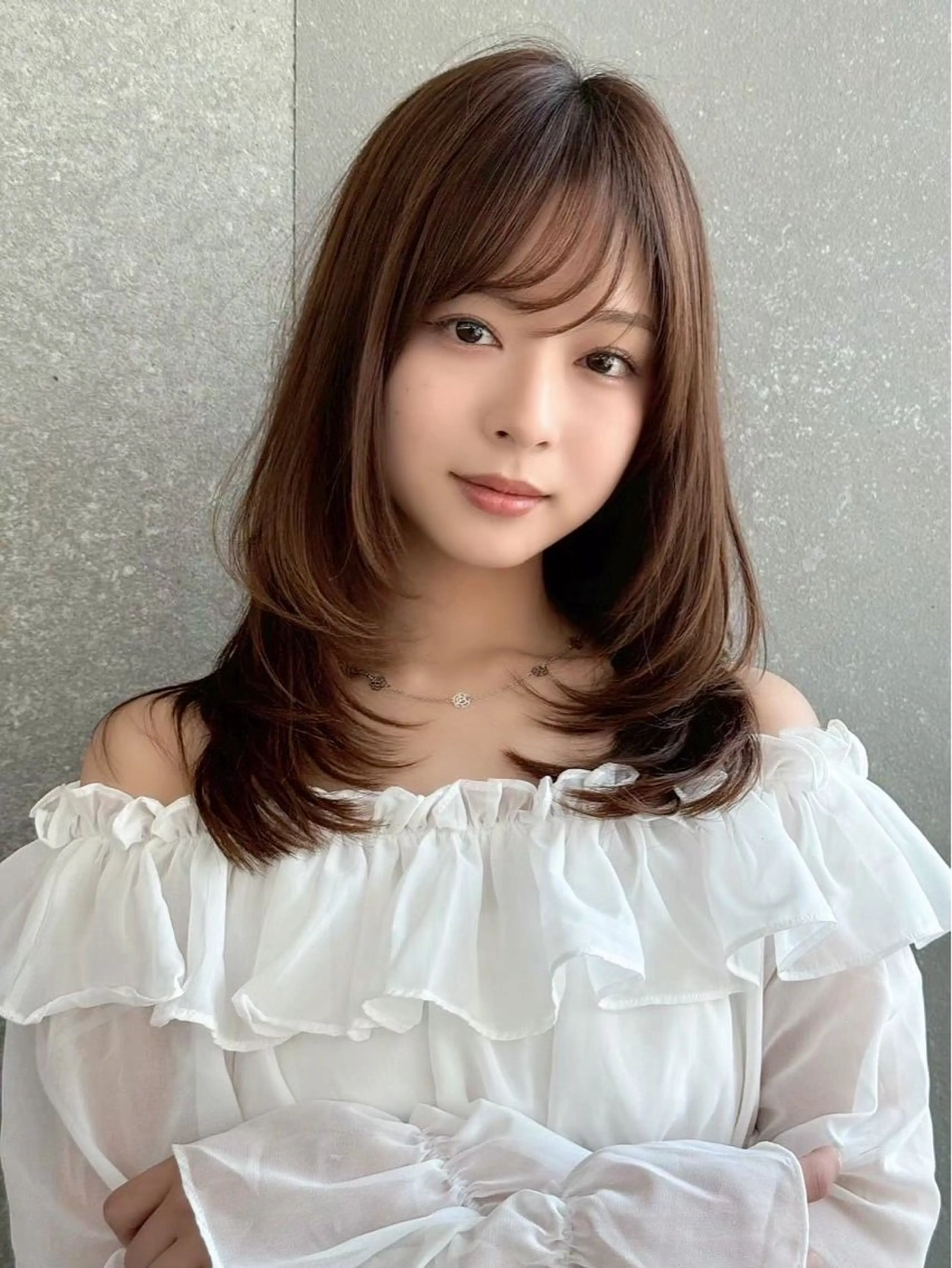 セミロング ショート レイヤー ロンド エメのヘアスタイル