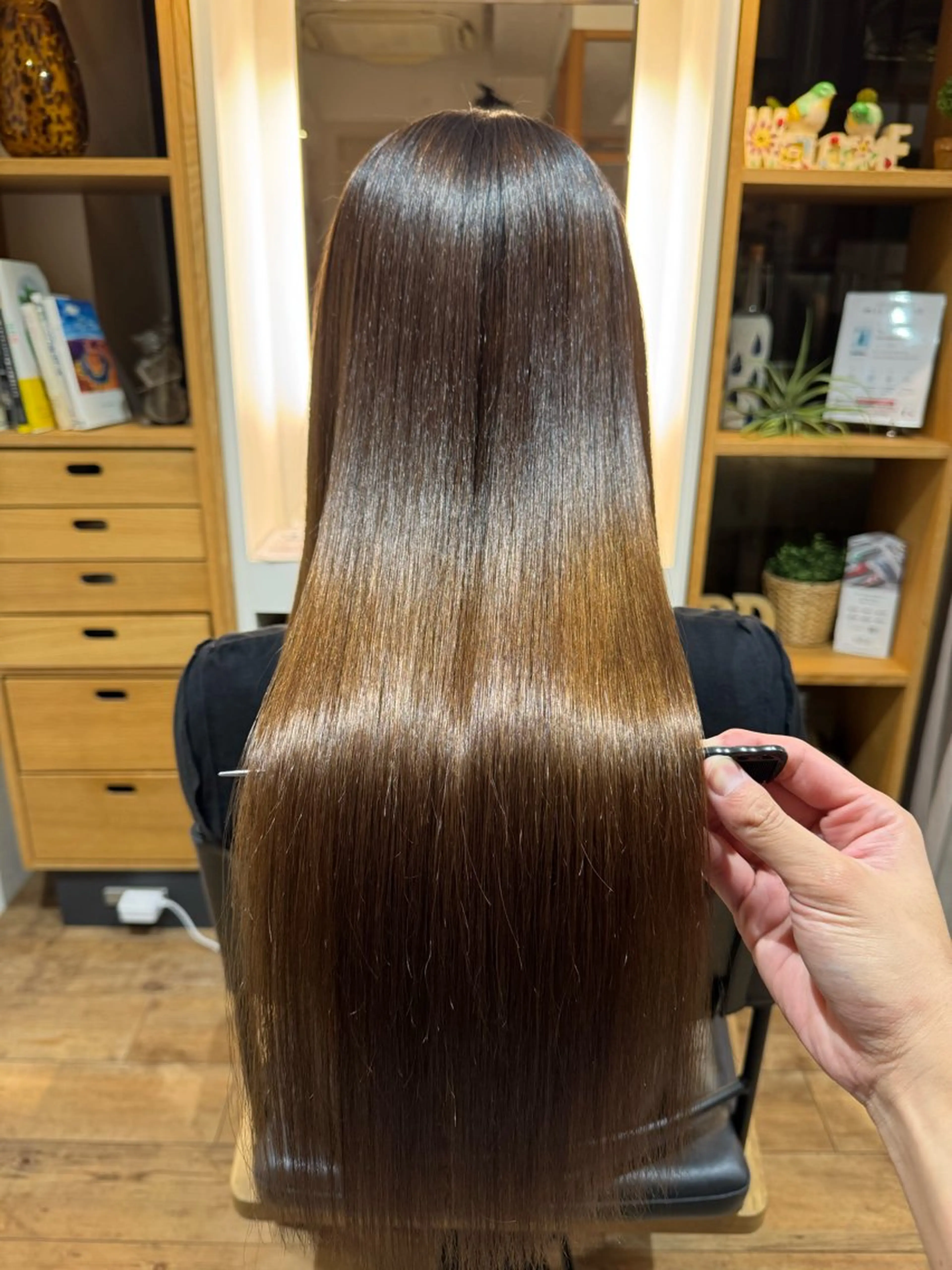 セミロング カット 縮毛矯正 トリートメント afloatkobe所属・美髪/髪質改善 川口凌弥のヘアスタイル