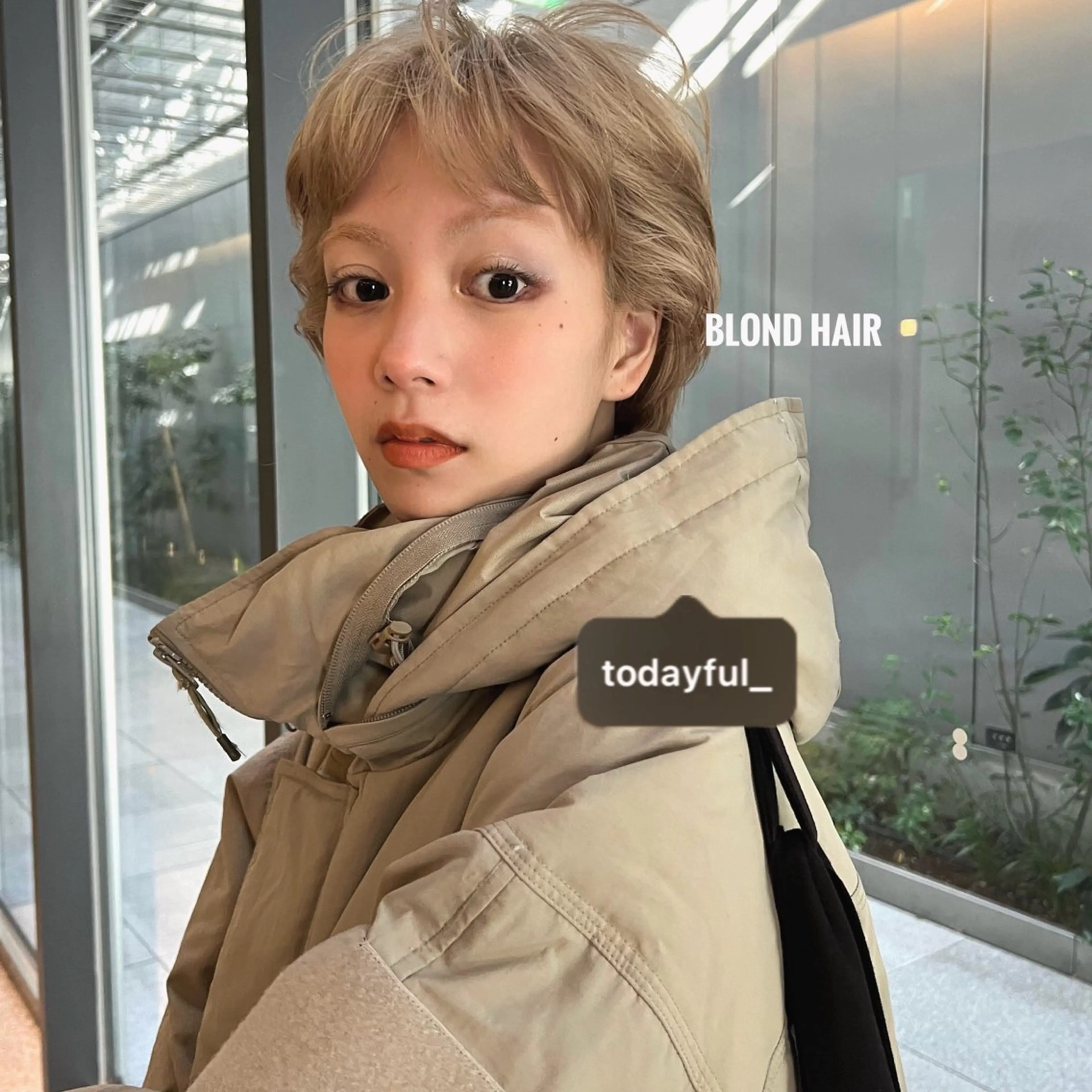 ショート カラー ヘアカラー トリートメント ヘアセット ニュアンスレイヤー ハイトーンカラーのヘアスタイル