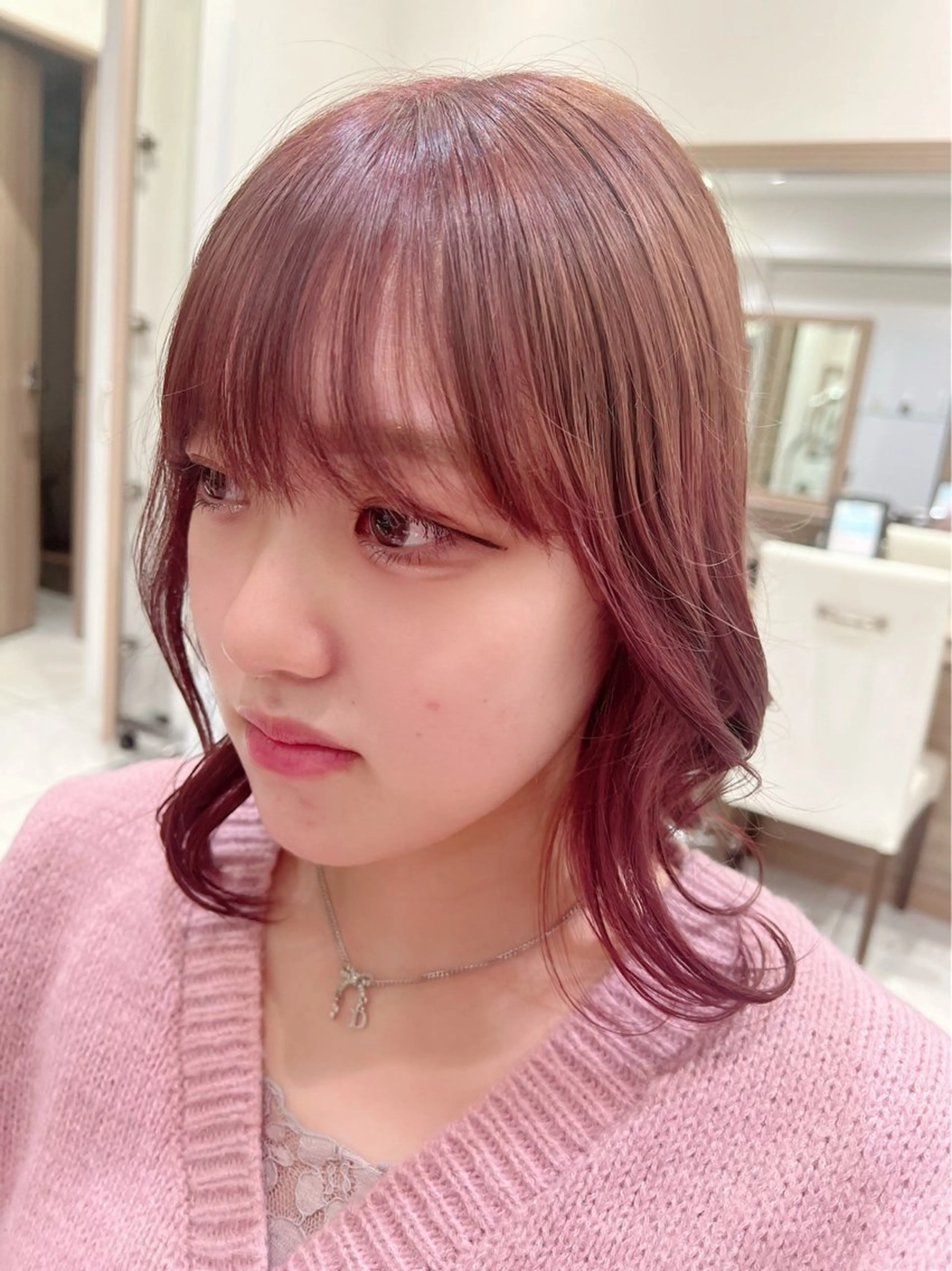 ミディアム カラー ブリーチ ピンクカラー 伊佐 愛のヘアスタイル