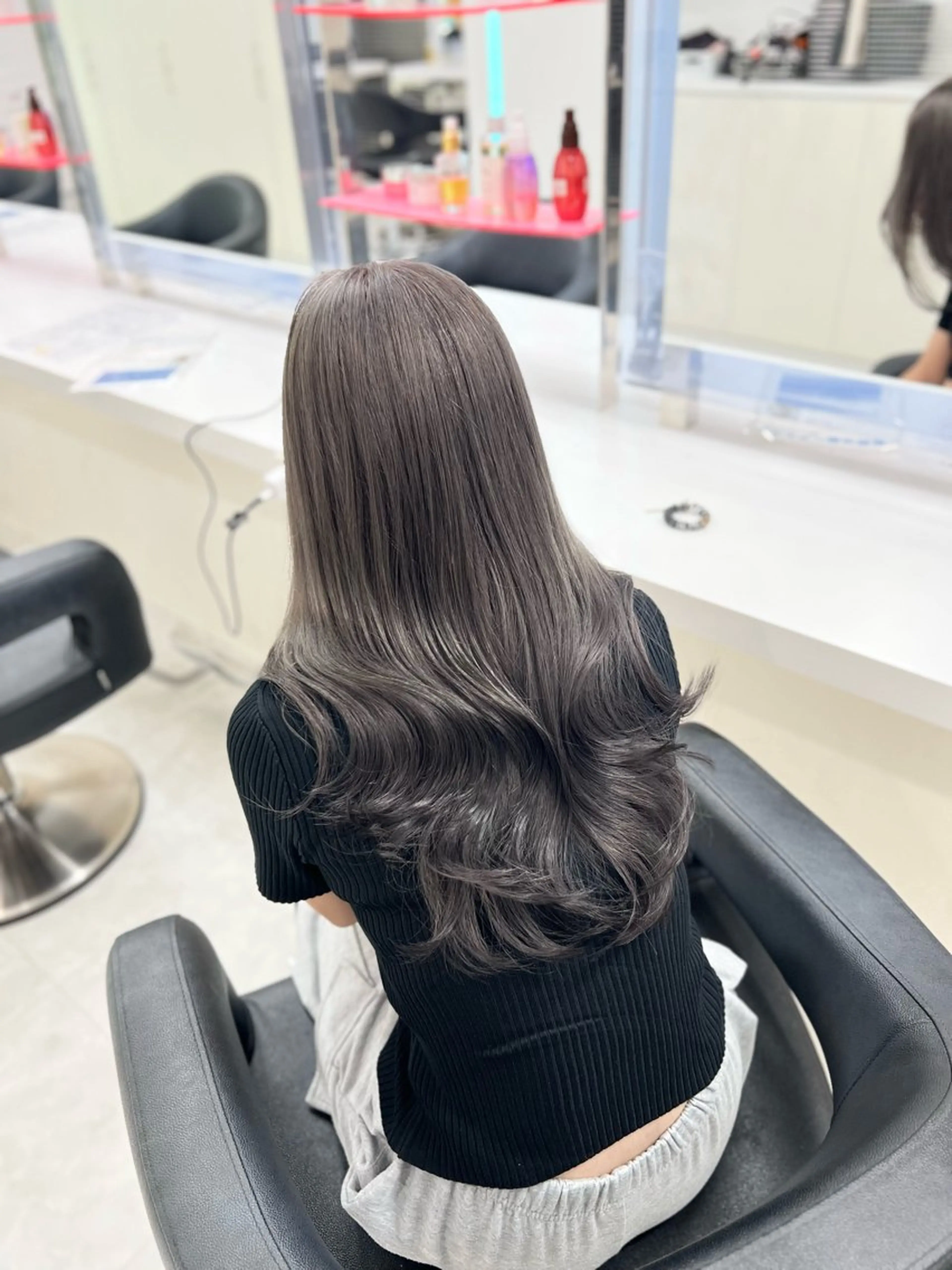 ロング カラー ヘアカラー トリートメント ヘアセット 艶髪グレージュ特化/ CHIKARAのヘアスタイル