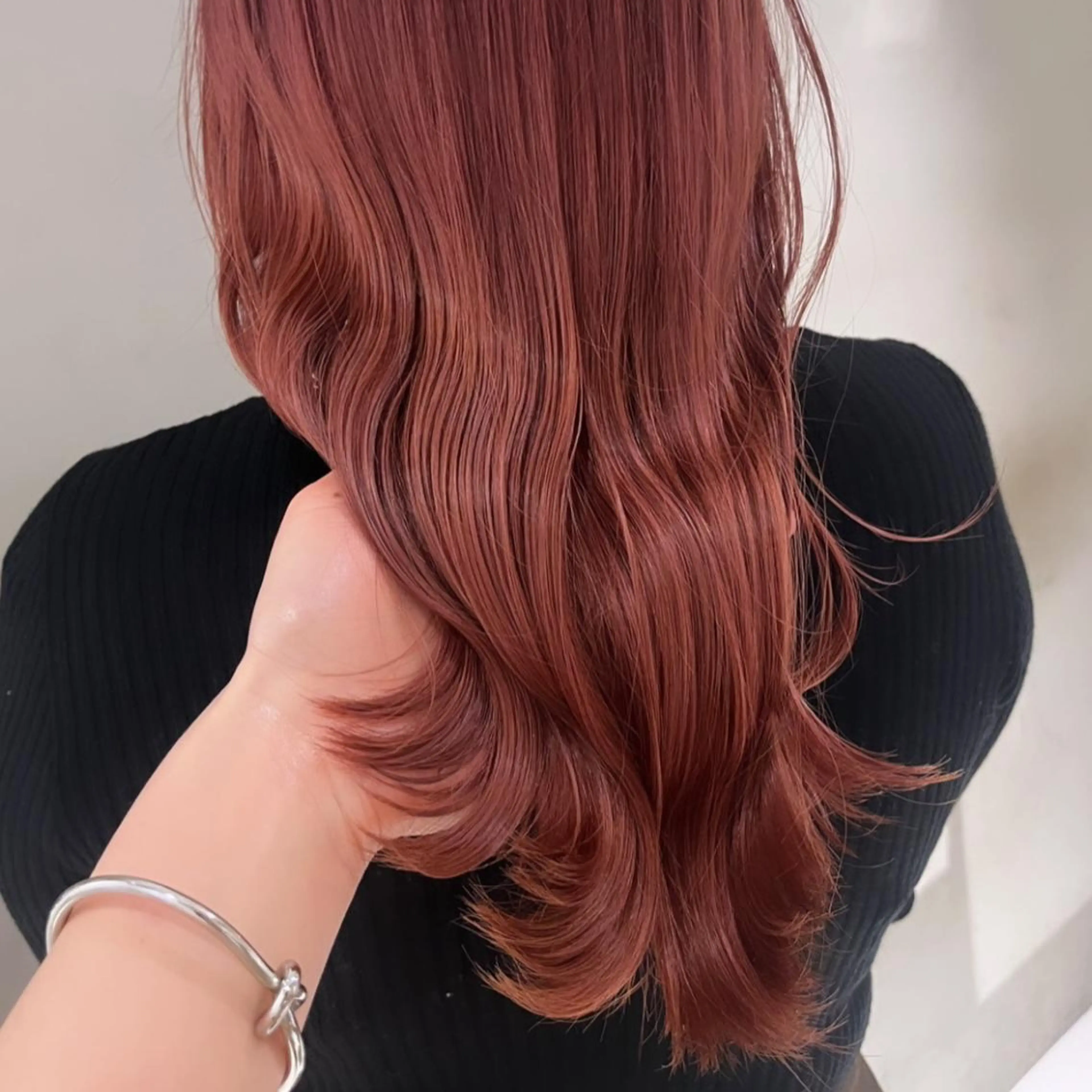 セミロング カラー ベージュカラー ダブルカラー ハイトーンカラー ラベンダーカラー ピンクカラー カット ヘアカラー トリートメント ヘッドスパ ヘアセット カジュアルを女っぽく 𝗮𝘆𝗮𝗰𝗼のヘアスタイル