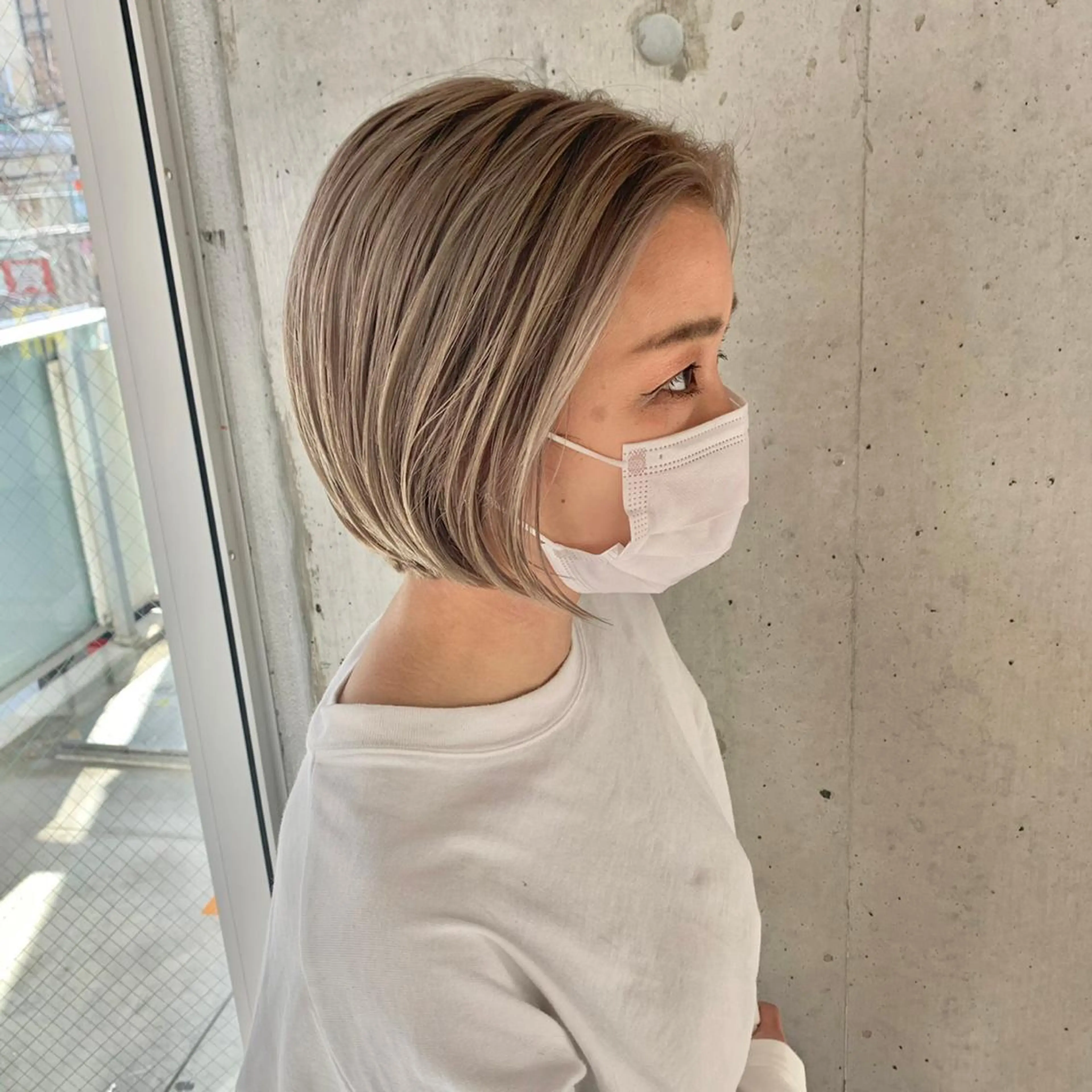 ショート カラー ショートボブ アッシュ ベージュカラー ブリーチ ケアブリーチ グレージュ 小林　遼のヘアスタイル