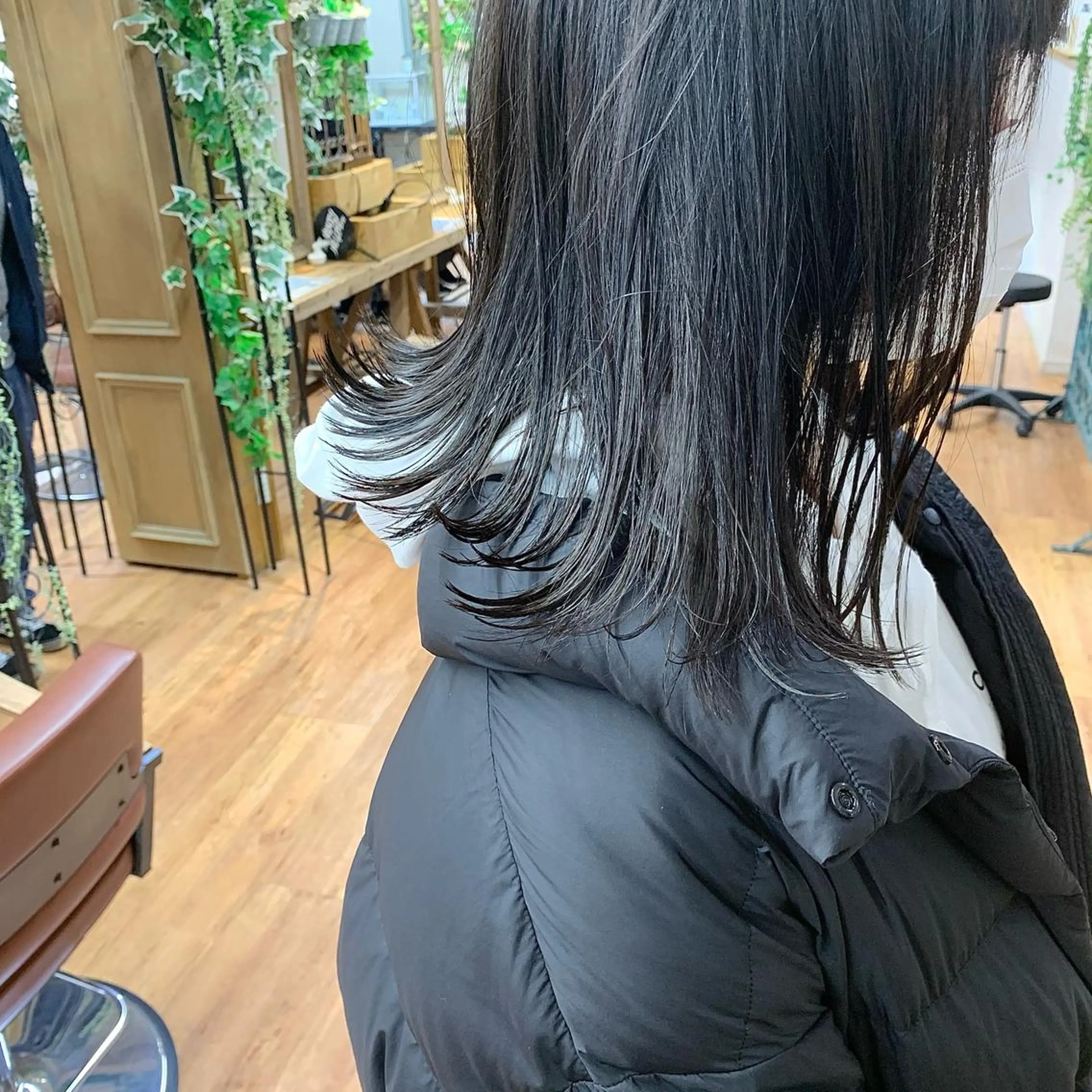 ミディアム カラー 黒髪 ブルーカラー ブルーブラック お顔まわりカット🌱 emo.村松泉綺のヘアスタイル