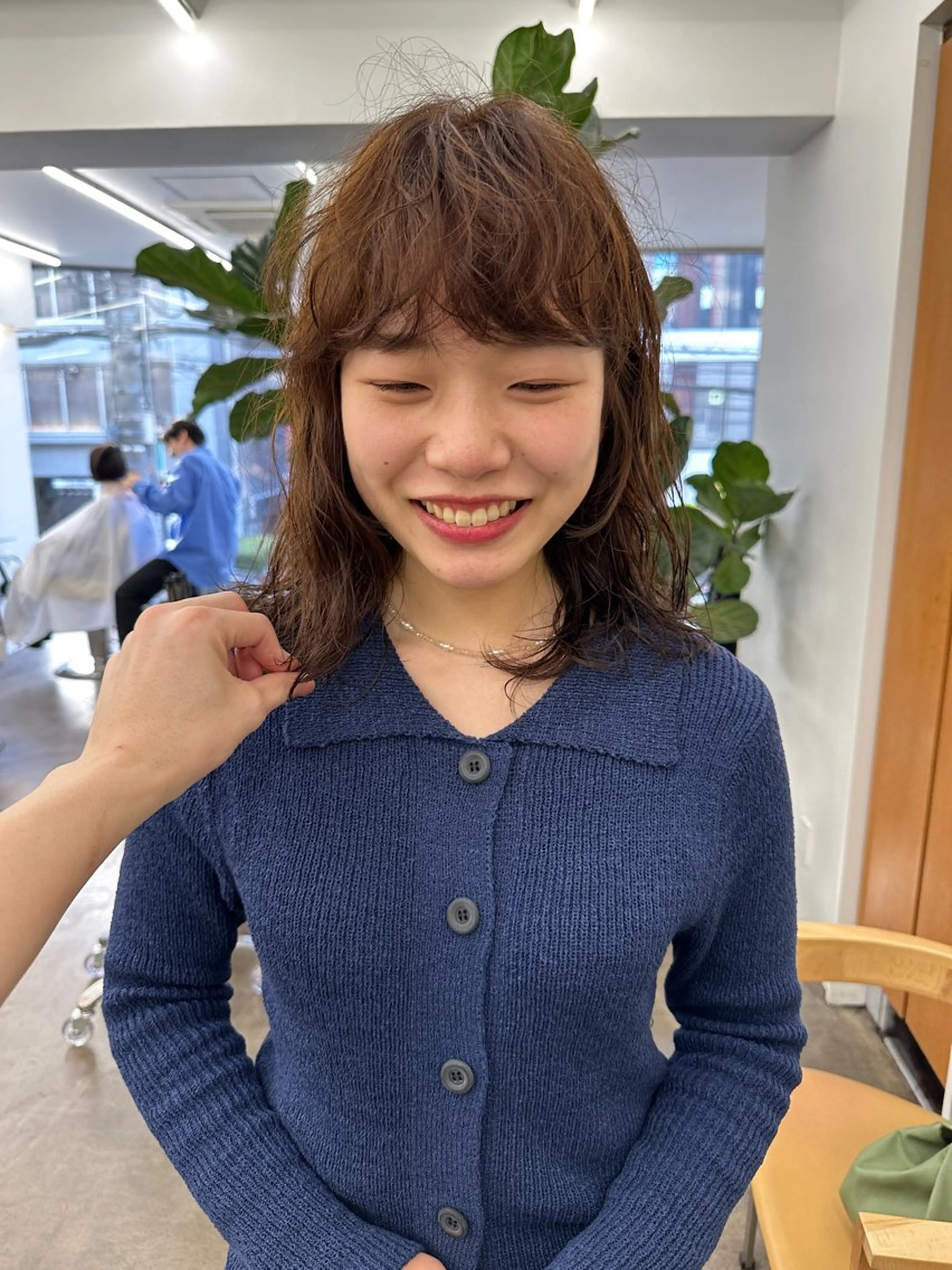 ミディアム カラー パーマ ミディアムパーマ カット ヘアカラー パーマ ボブ/レイヤー/ケア パーマ/透明感カラーのヘアスタイル
