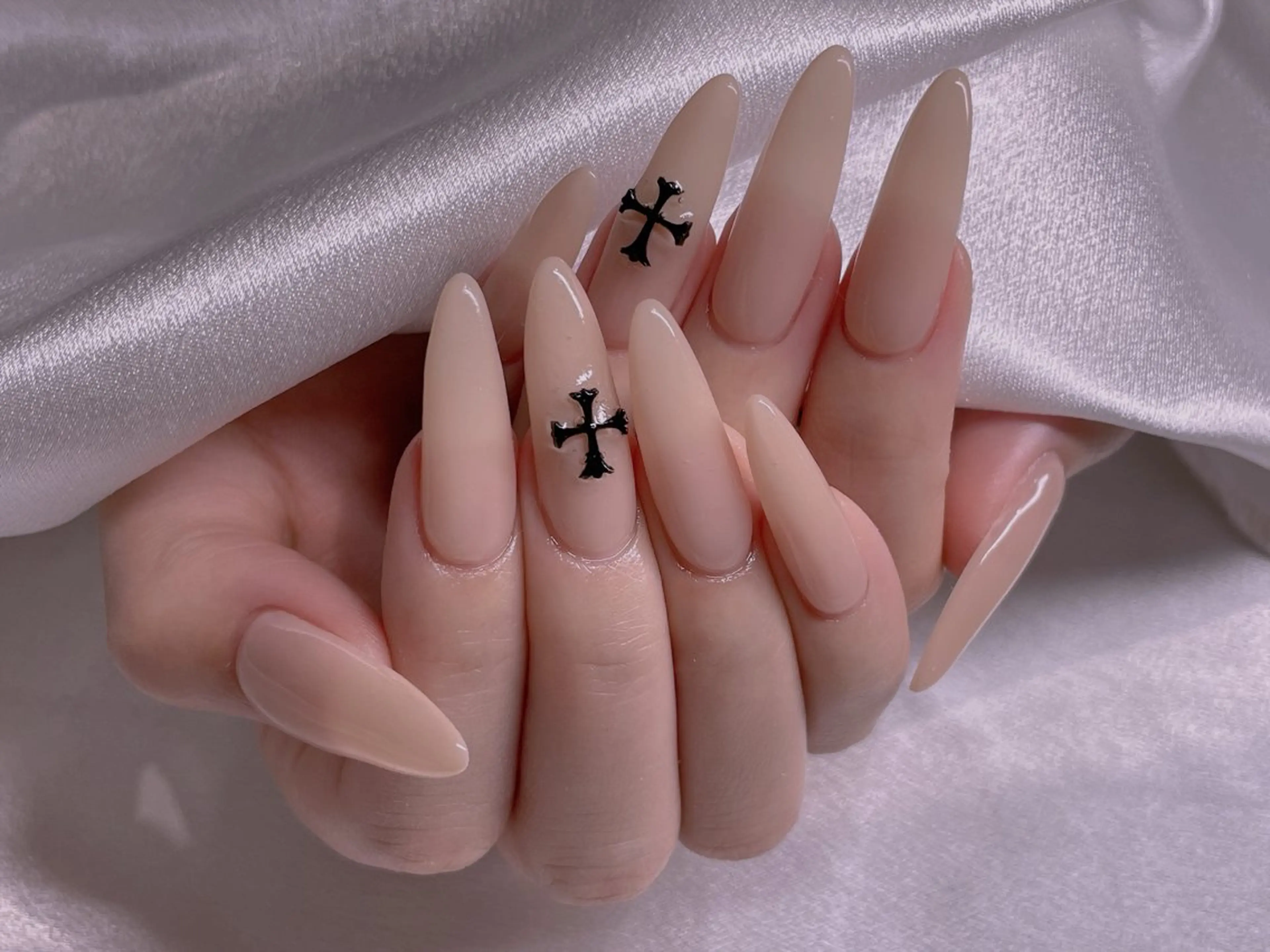 ネイル ブルー チークネイル フレンチネイル ハート ホログラムネイル ハンドネイル 美爪パラジェル導入店 Sunnilyのネイルデザイン