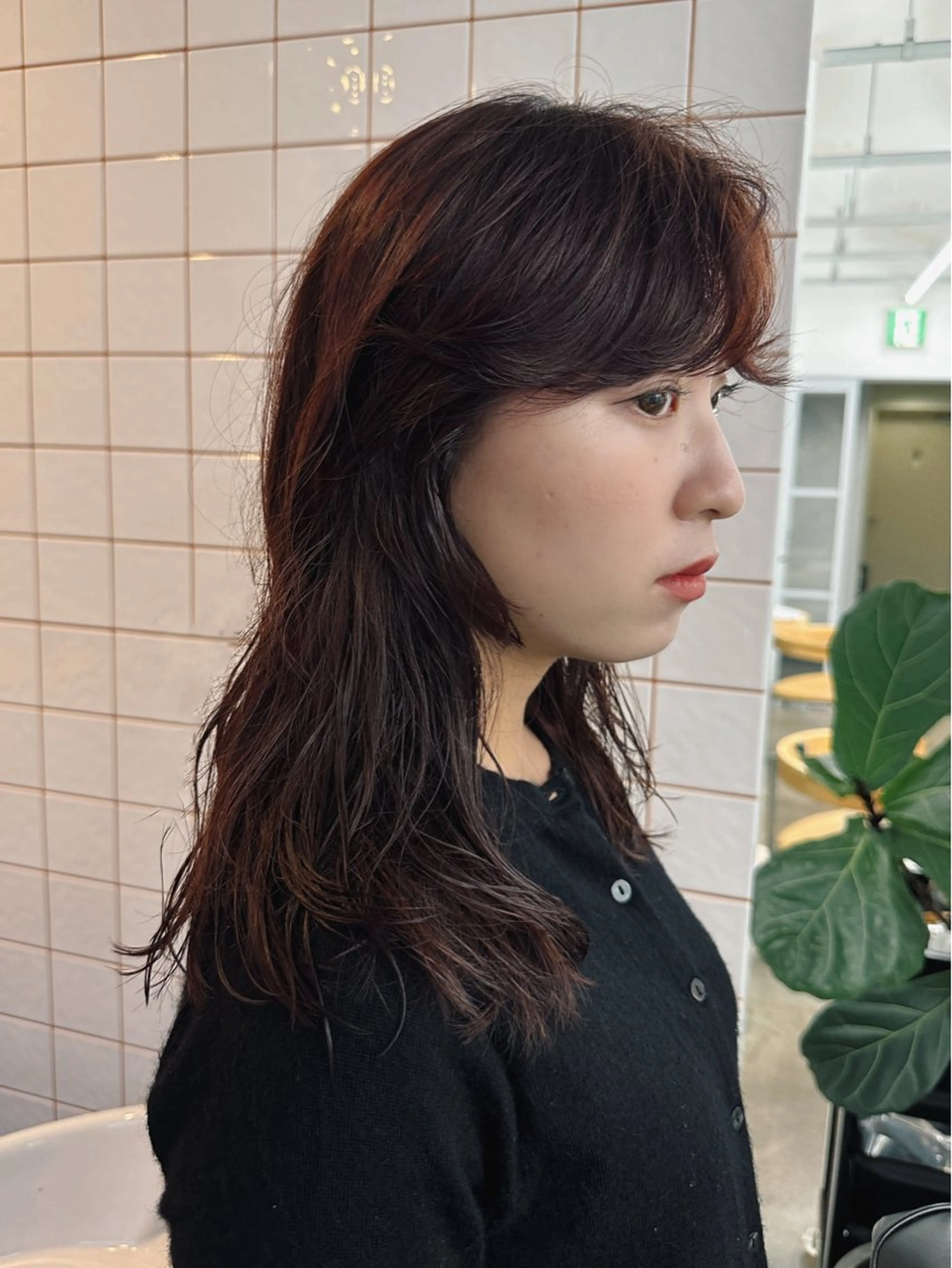 セミロング カラー パーマ セミロングパーマ ボルドーカラー レイヤーカット カット ヘアカラー パーマ ボブ/レイヤー/ケア パーマ/透明感カラーのヘアスタイル