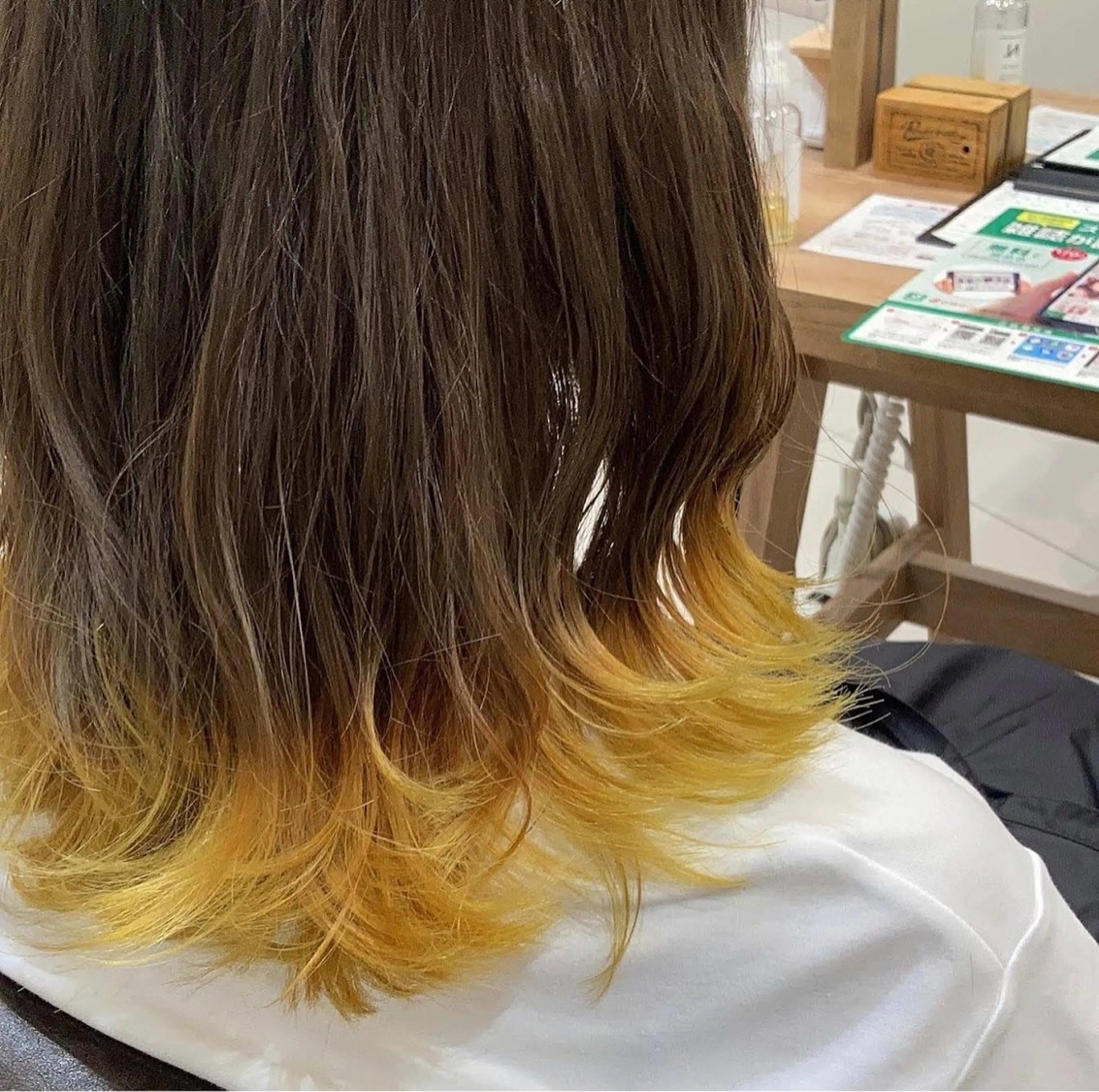 セミロング ぱつっとボブ/Wカラ ー/ことこ🍒のヘアスタイル