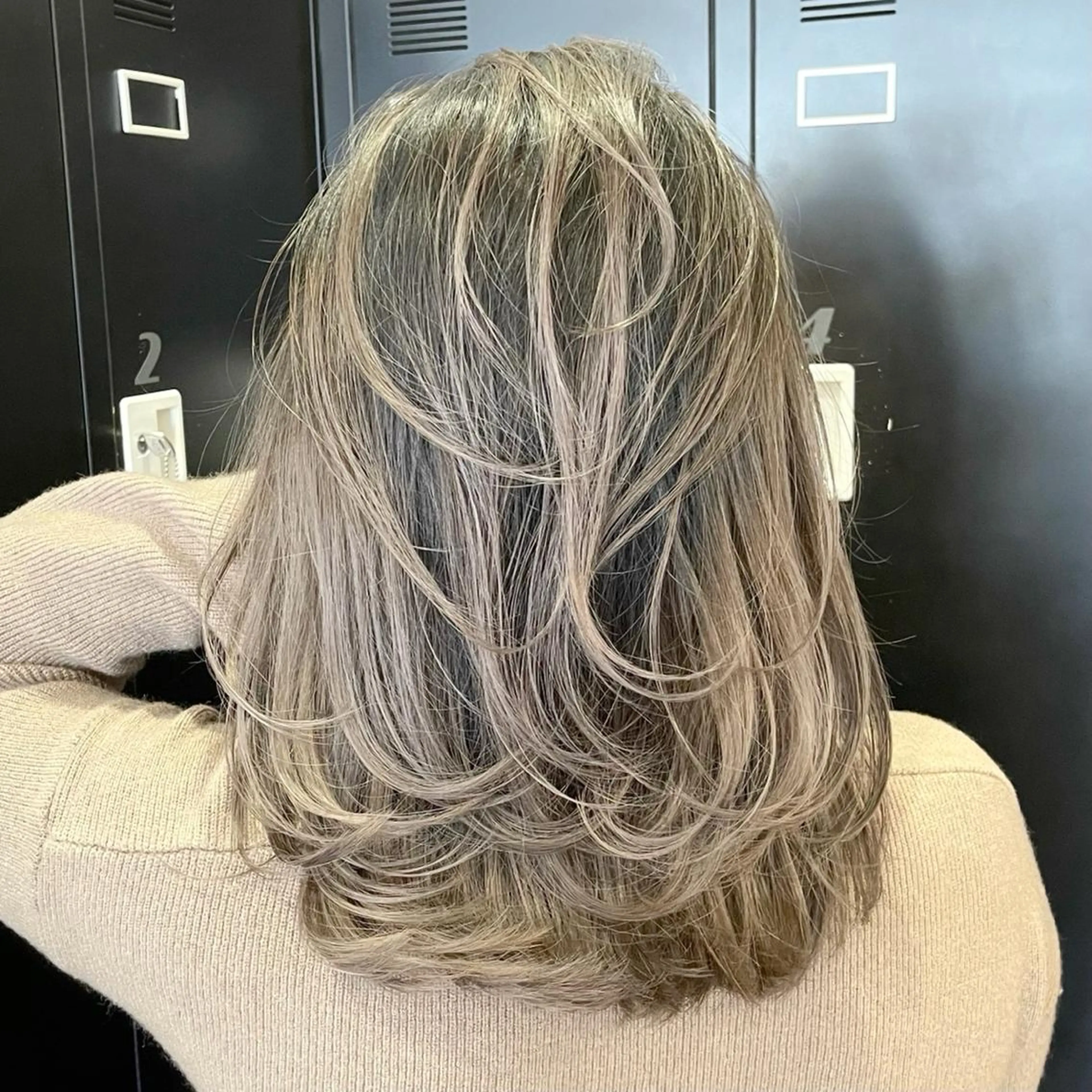 ミディアム カラー ヘアアレンジ バレイヤージュ デザインカラー ハイライトカラー 外国人風カラー ハイライト アンドウ ユウ/ レイヤーカット/韓国のヘアスタイル