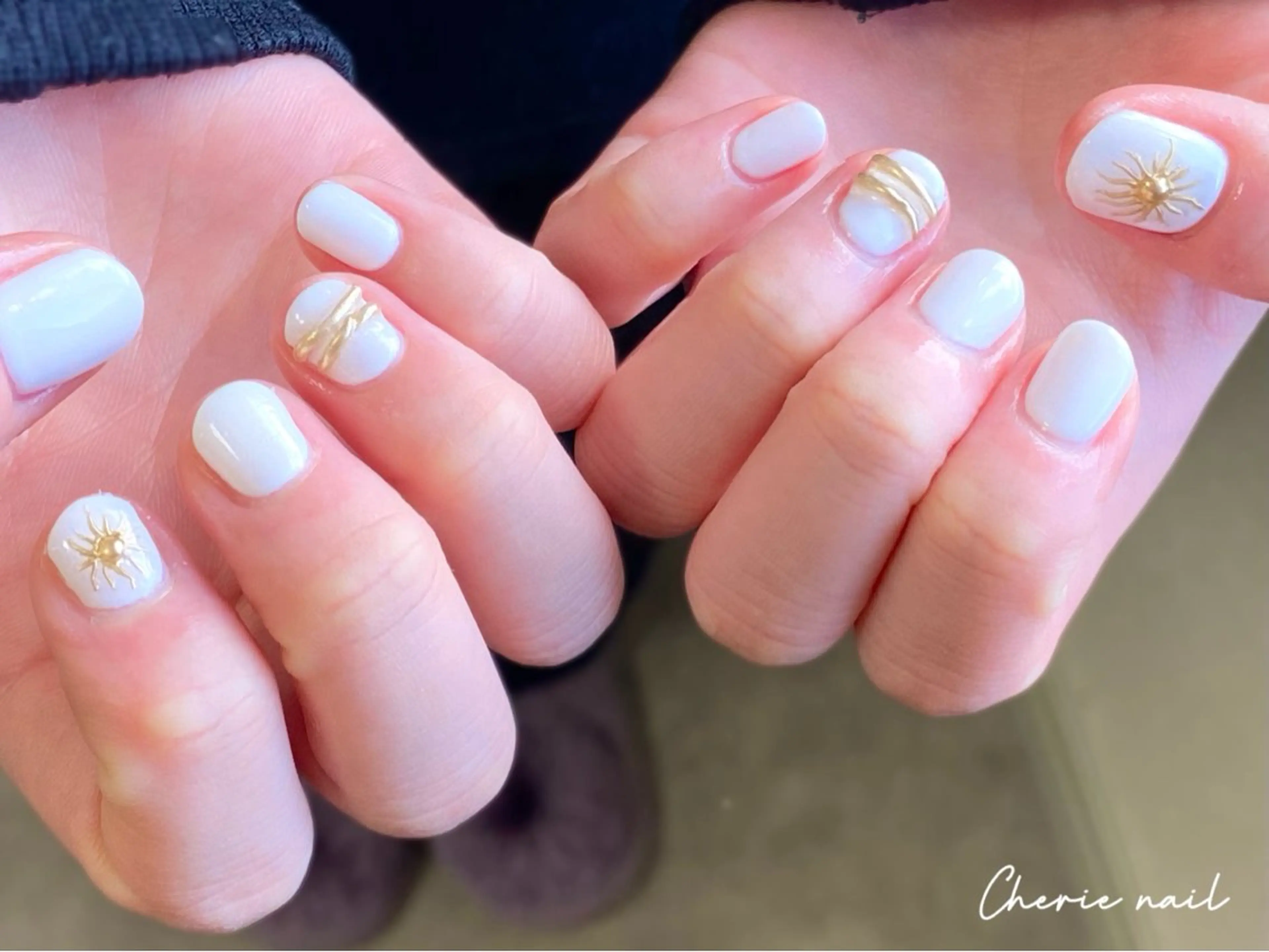 ネイル ジェルネイル ゴールド ミラーネイル ショートネイル ホワイト Cherienail yunaのネイルデザイン
