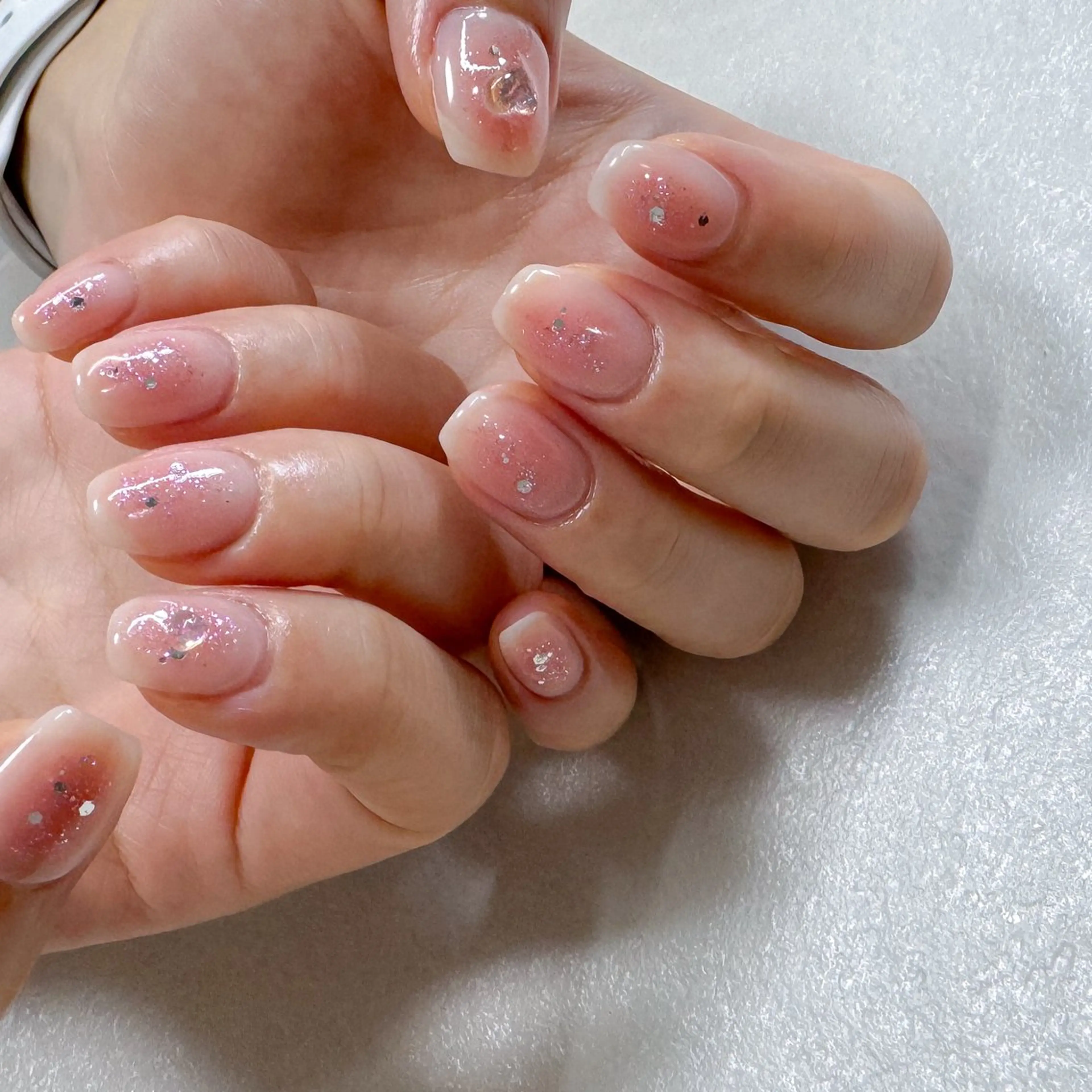 ネイル チークネイル フラッシュネイル 韓国ネイル ピンク シルバー ハンドネイル pointillé .ayaのネイルデザイン