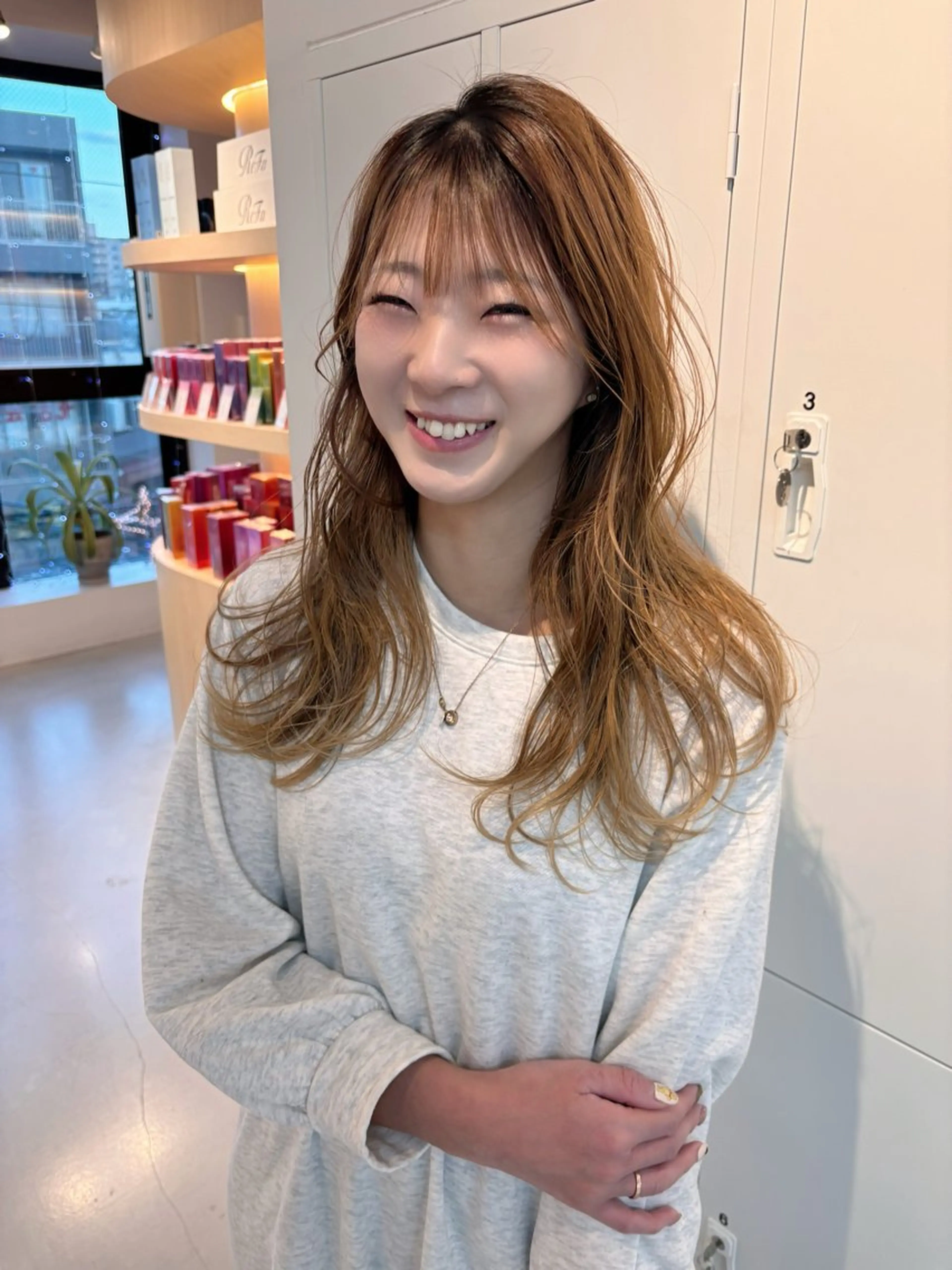 セミロング カラー ブリーチ ハイライトカラー ブリーチなしカラー ハイライト レイヤーカット カット ヘアカラー トリートメント 恒松 大毅のヘアスタイル