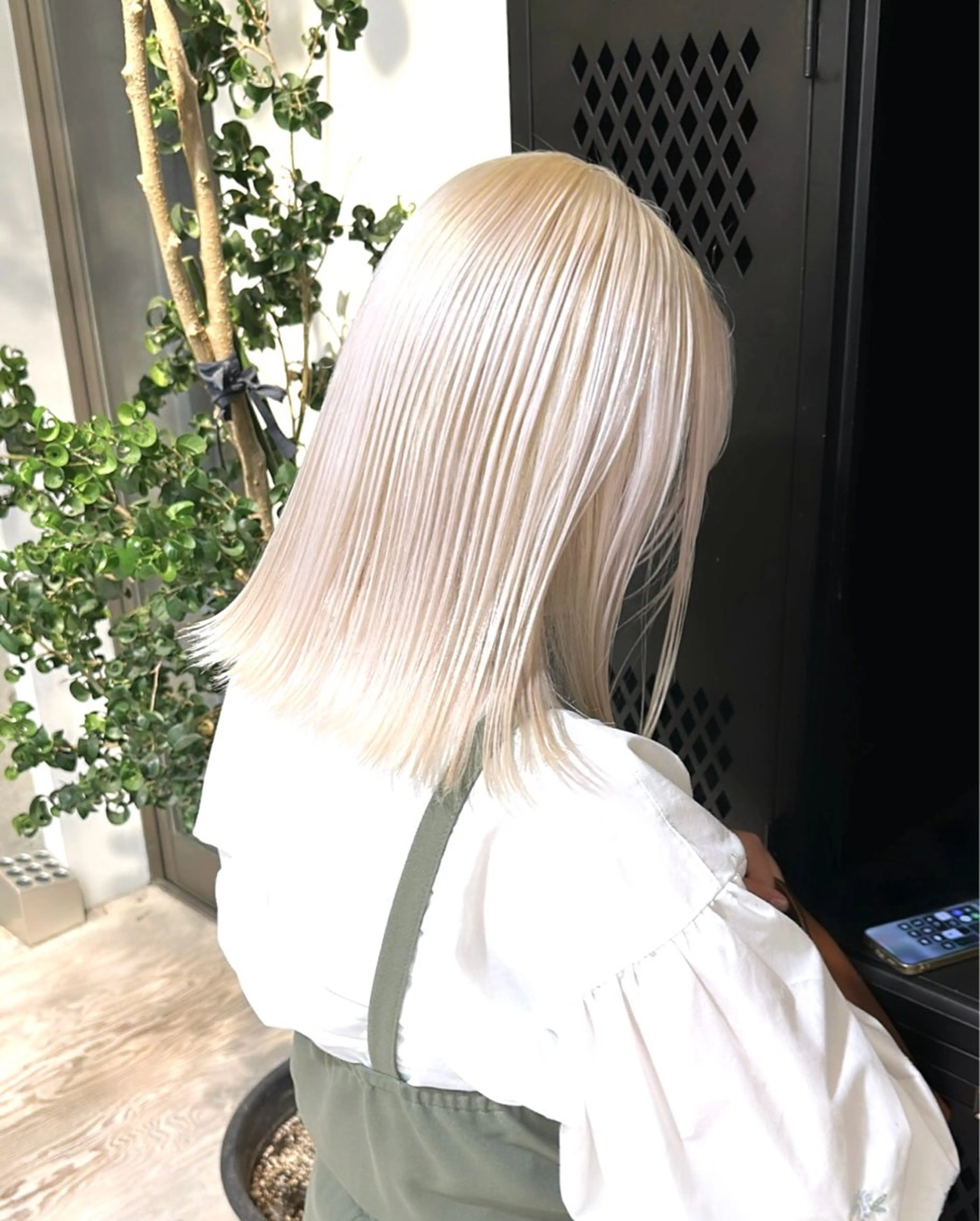 カラー 抜きっぱなしブロンド ササキカズマのヘアスタイル