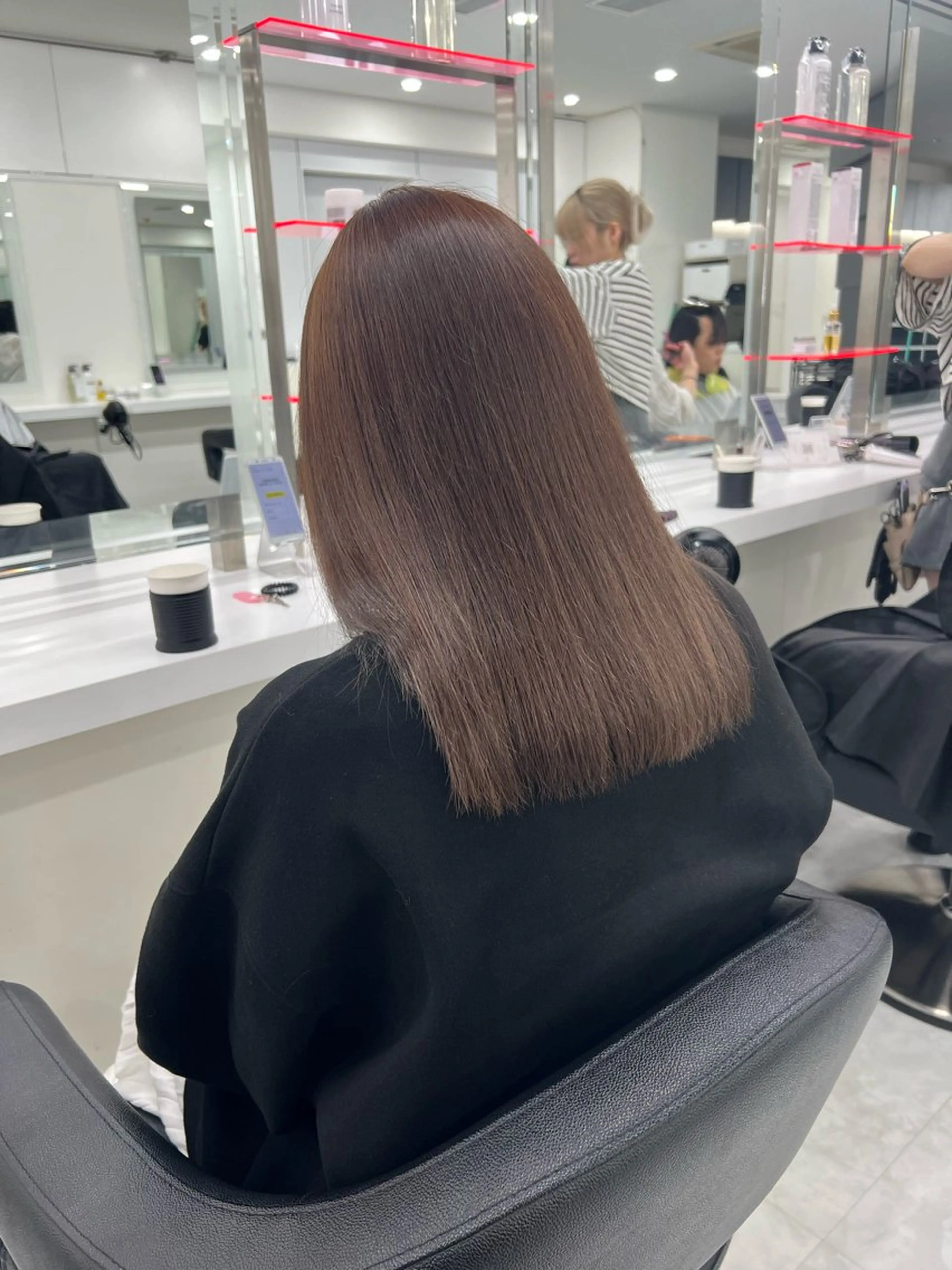 セミロング カラー オリーブカラー🫒 レイヤーカット✂︎のヘアスタイル