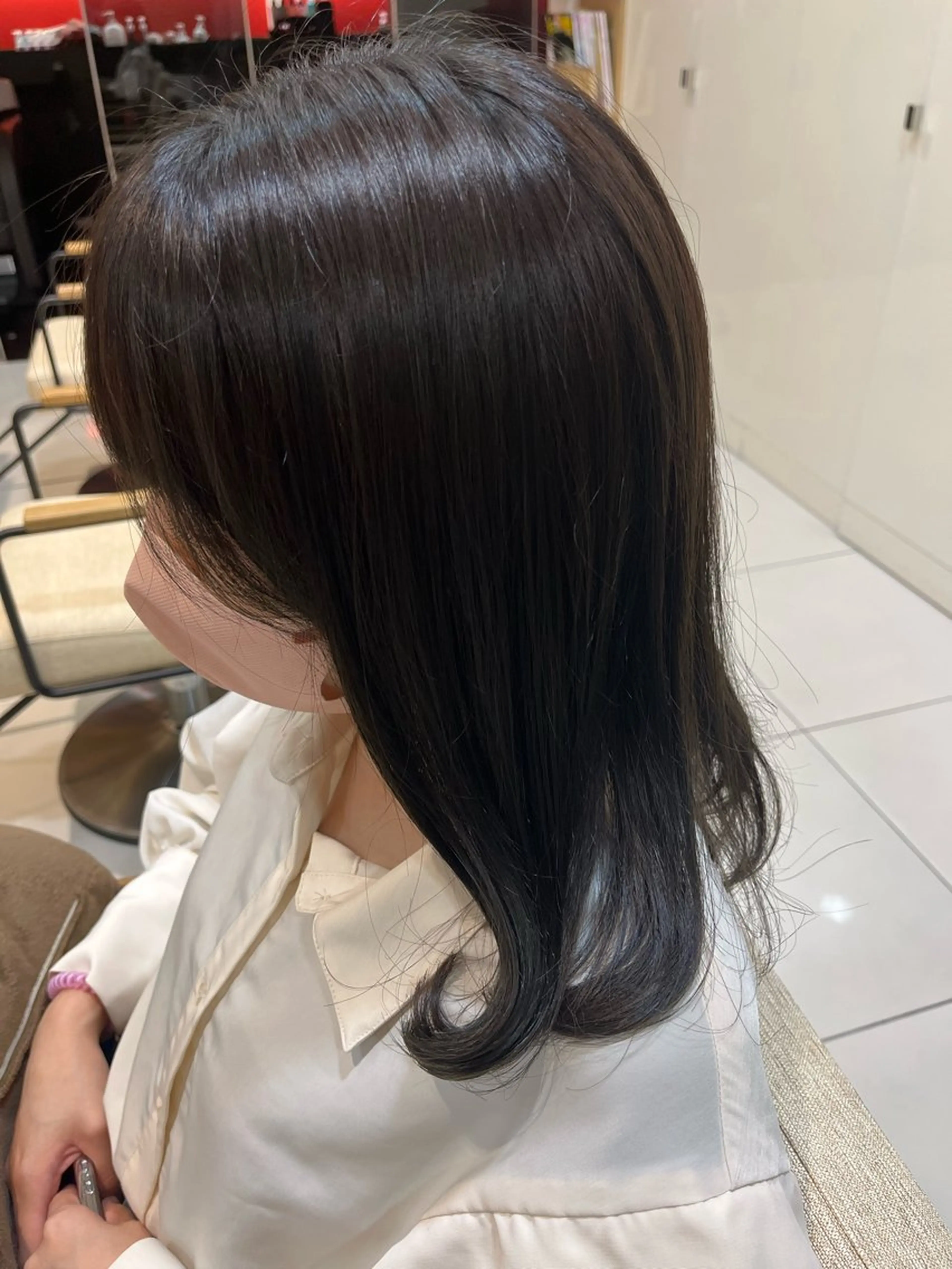 セミロング カラー 黒髪 ブルーカラー ブルーブラック なつな/ 透明感カラーのヘアスタイル
