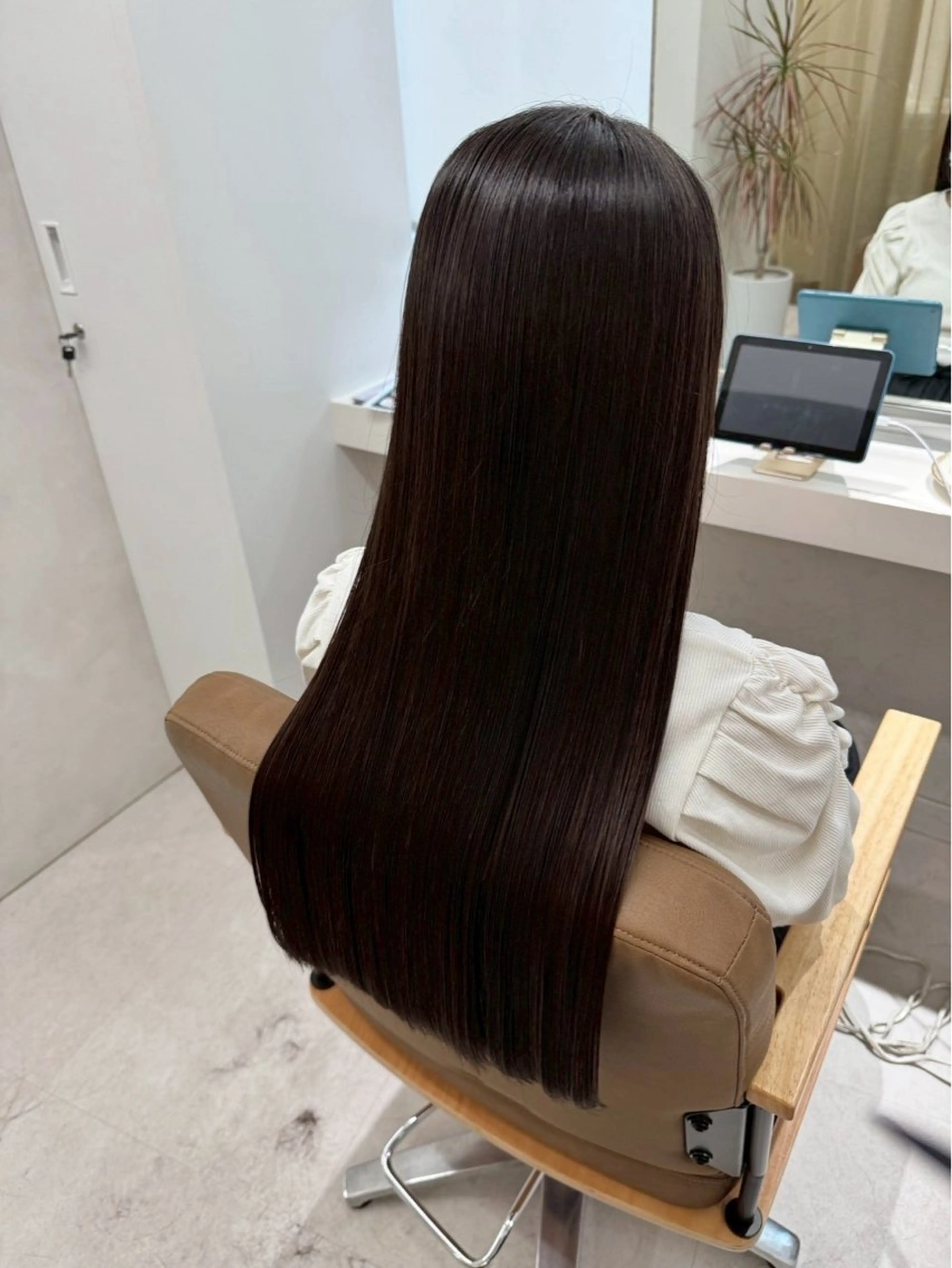 ロング カラー SLASHスラッシュ 小西結奈のヘアスタイル