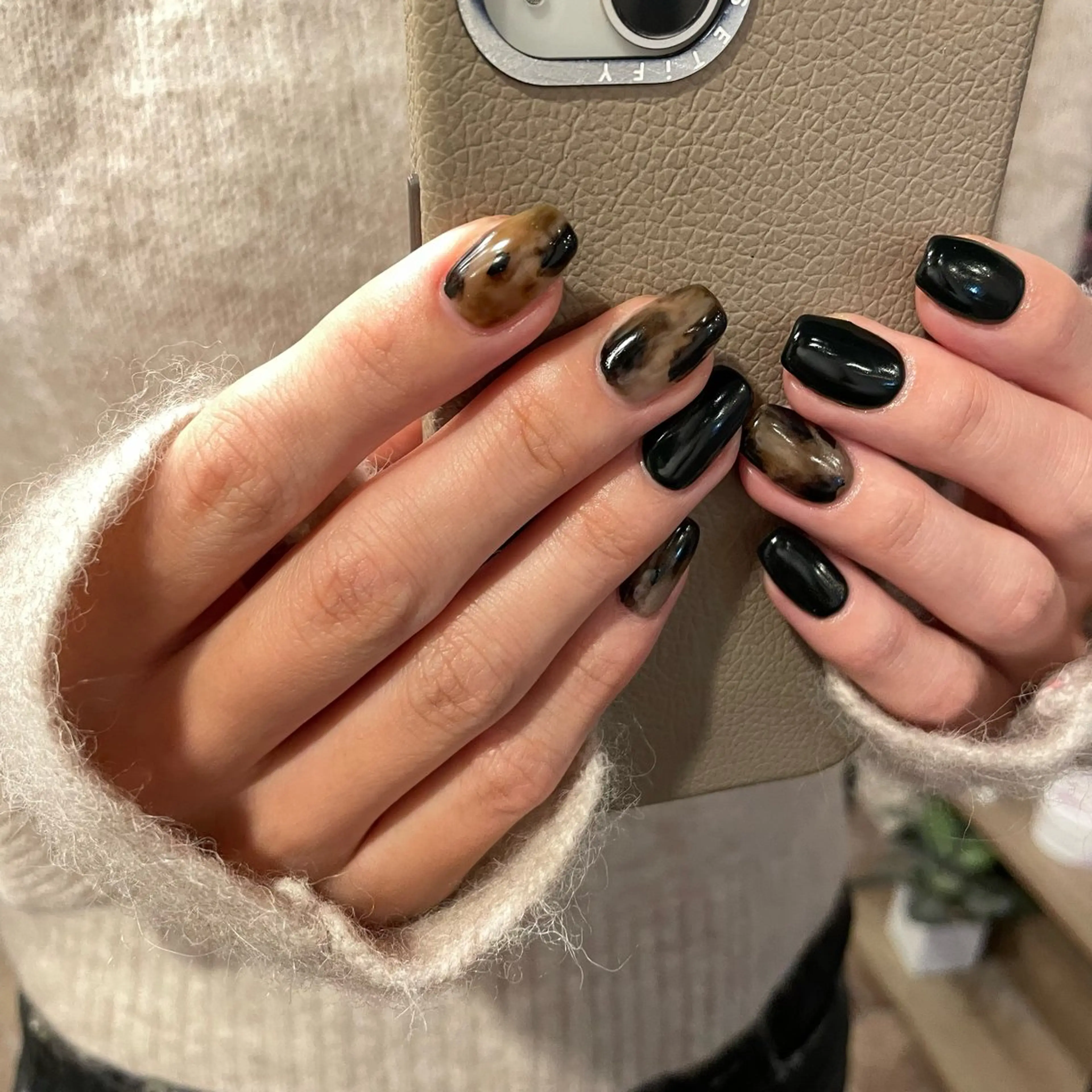ネイル ブラウン フレンチネイル マグネットネイル ニュアンスネイル オフィスネイル ハンドネイル Lull ネイル/ HBL/ハンドケアのネイルデザイン