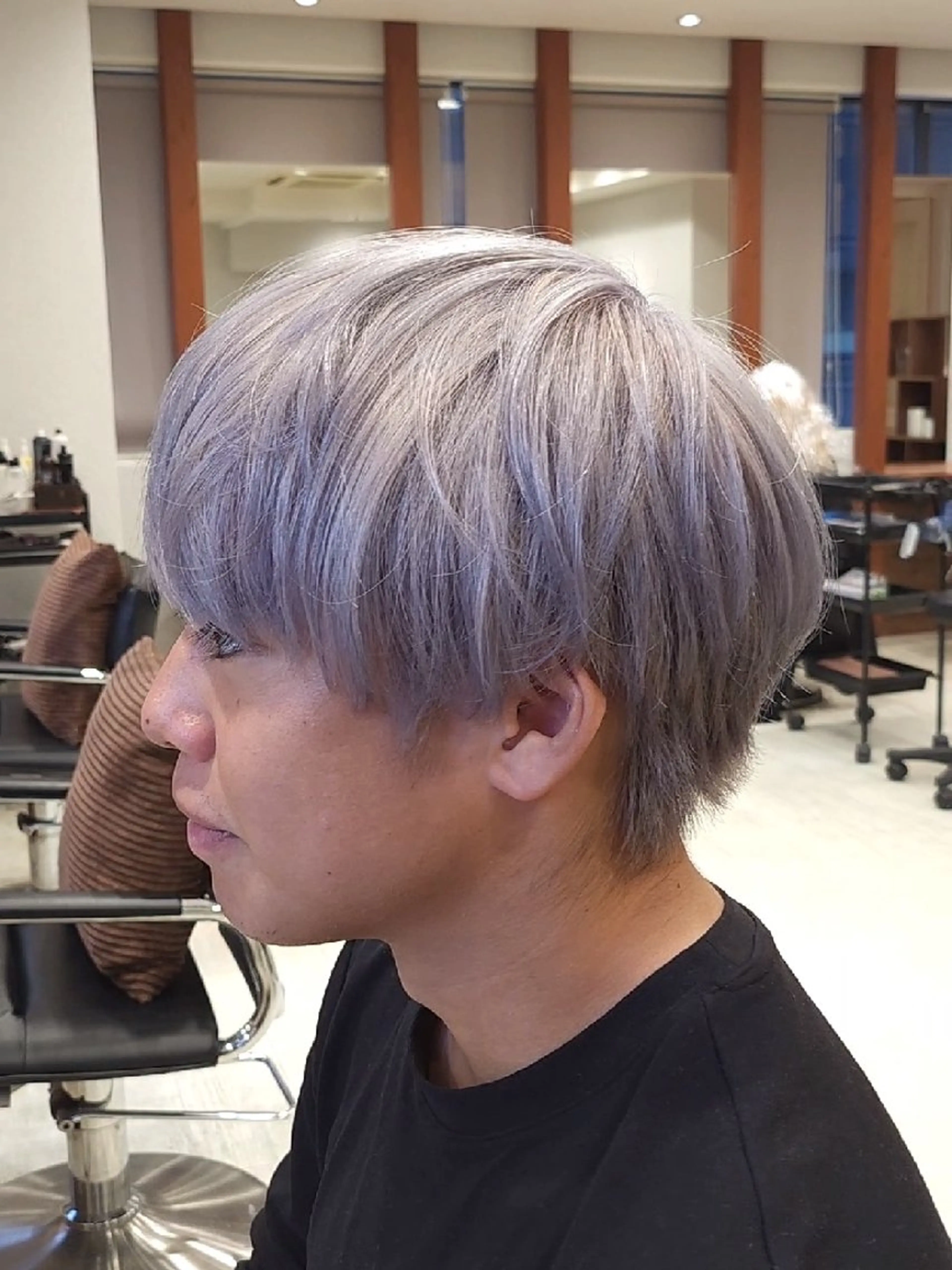 ショート カラー メンズ シルバー ホワイトシルバー ヘアカラー トリートメント LYLICK所属・ケアブリーチ特化 same 🦈のヘアスタイル