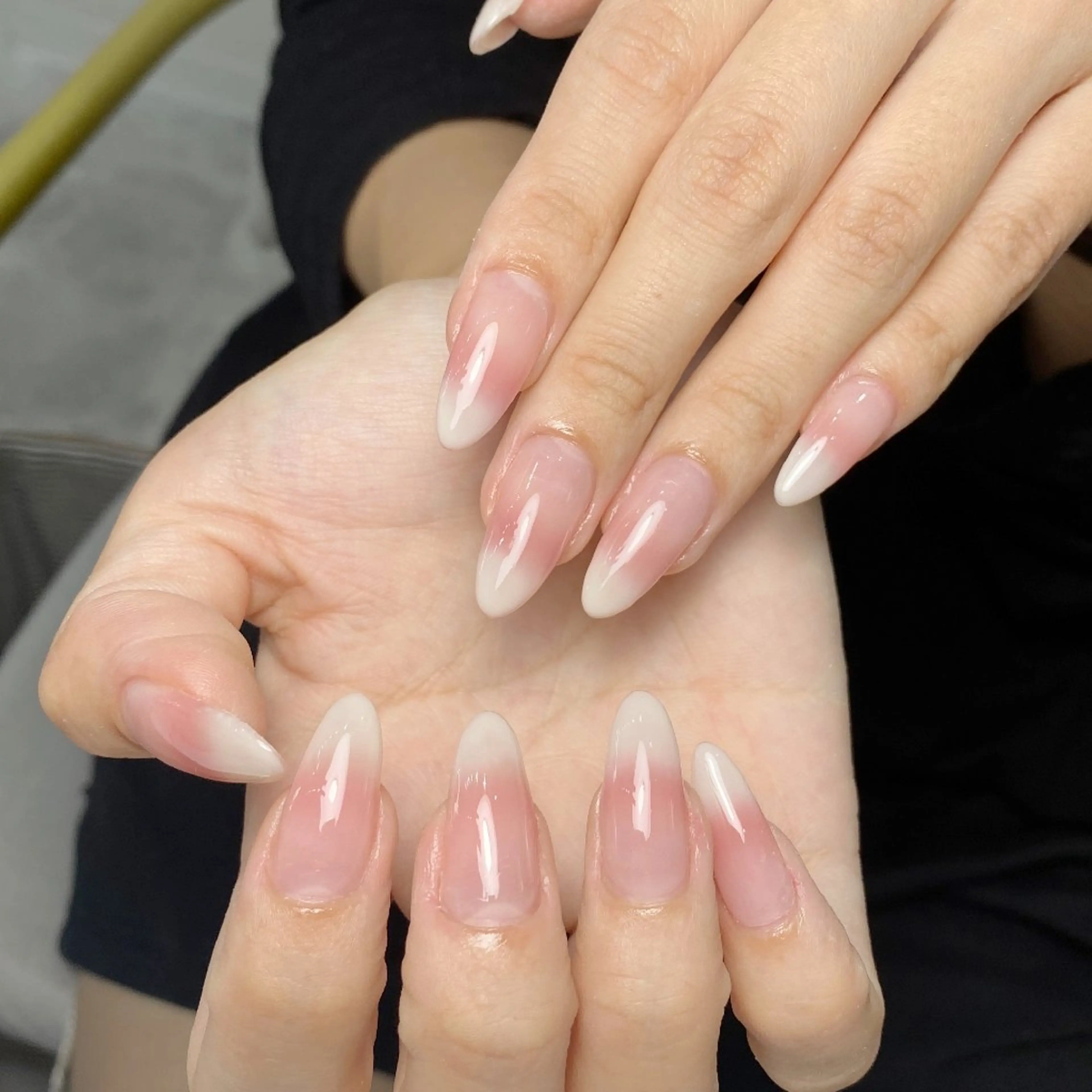 ネイル チークネイル 長さ出し フレンチネイル ジェルネイル キラキラネイル ハンドネイル UM Nail Salonのネイルデザイン
