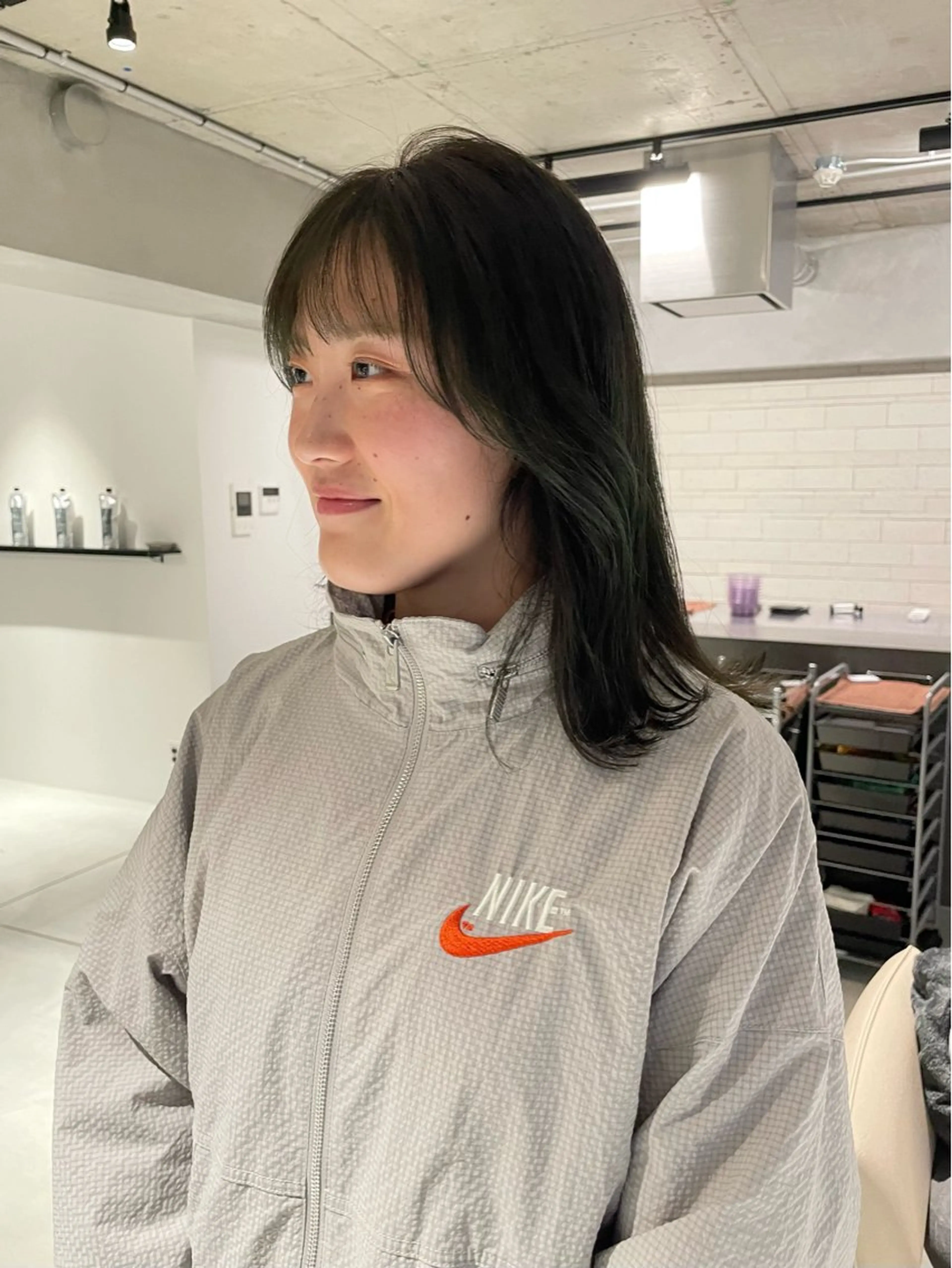 ミディアム カラー 顔まわりレイヤー 顔周りカット レイヤーカット LENORA所属・イズミ ナナコのヘアスタイル