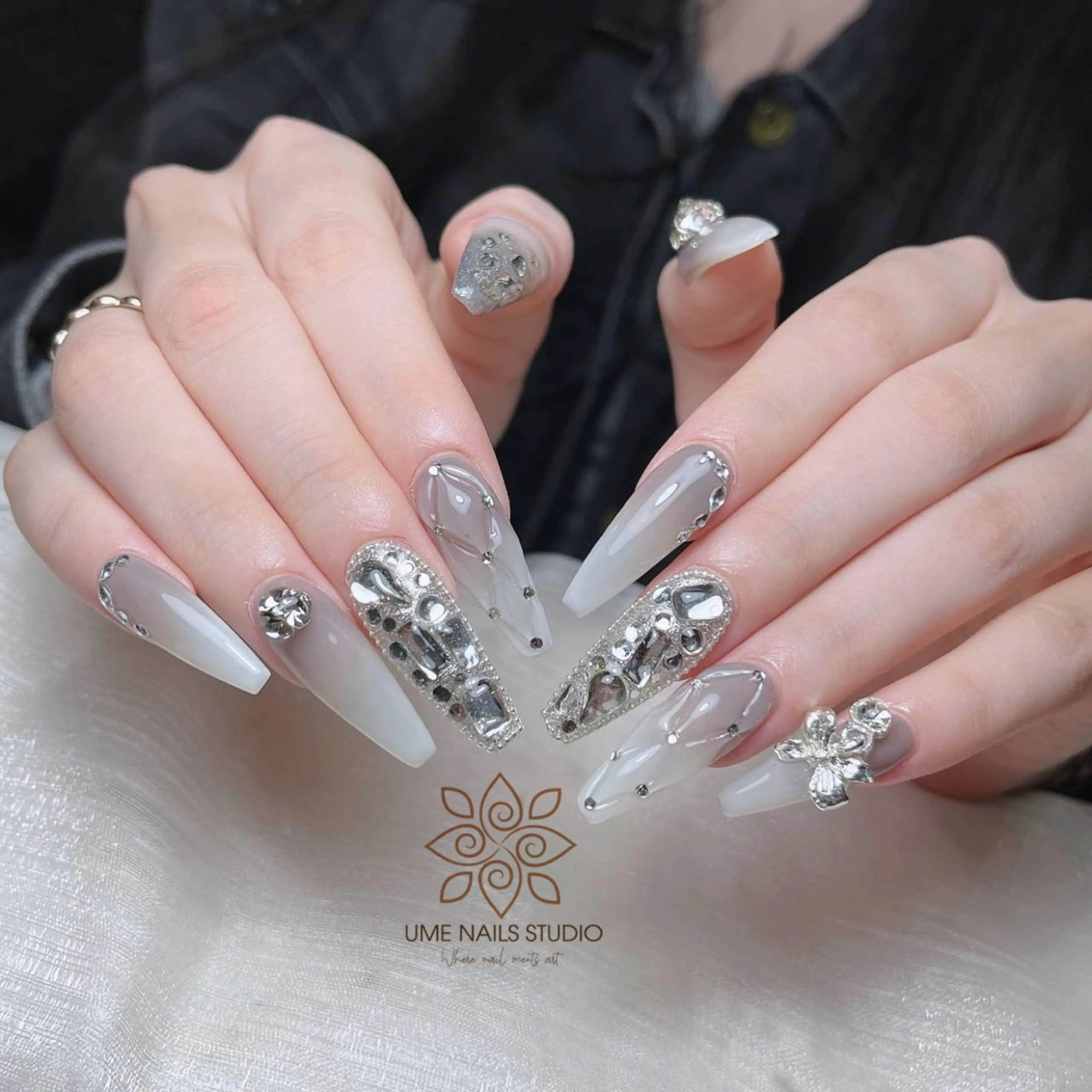 ネイル チークネイル クリアネイル ガーリー キラキラネイル 韓国ネイル ハンドネイル Ume Nail Studioのネイルデザイン