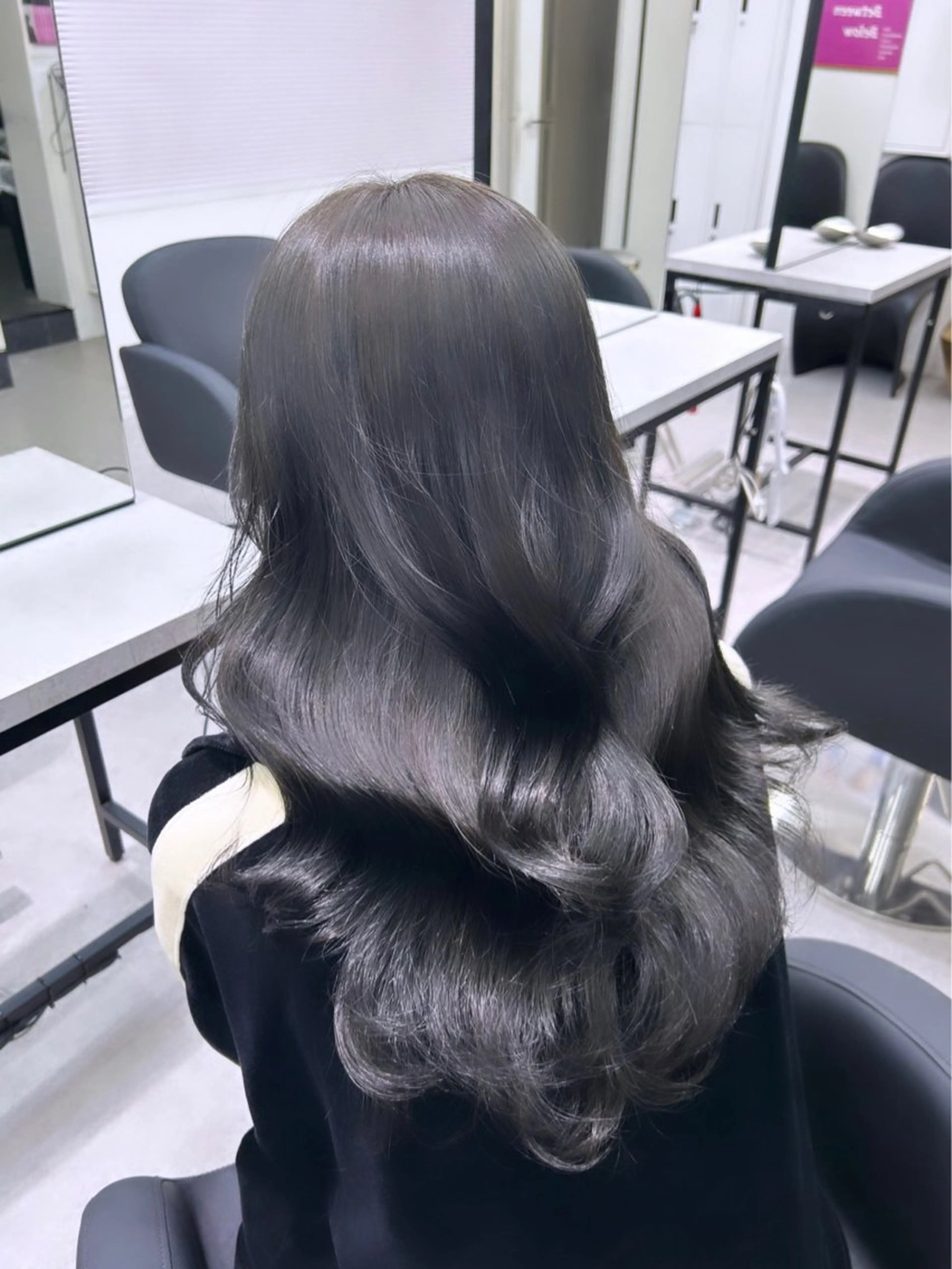 ロング カラー ケアカラー ヘアカラー トリートメント 名古屋栄♡PELE 上品な透明感ベージュのヘアスタイル