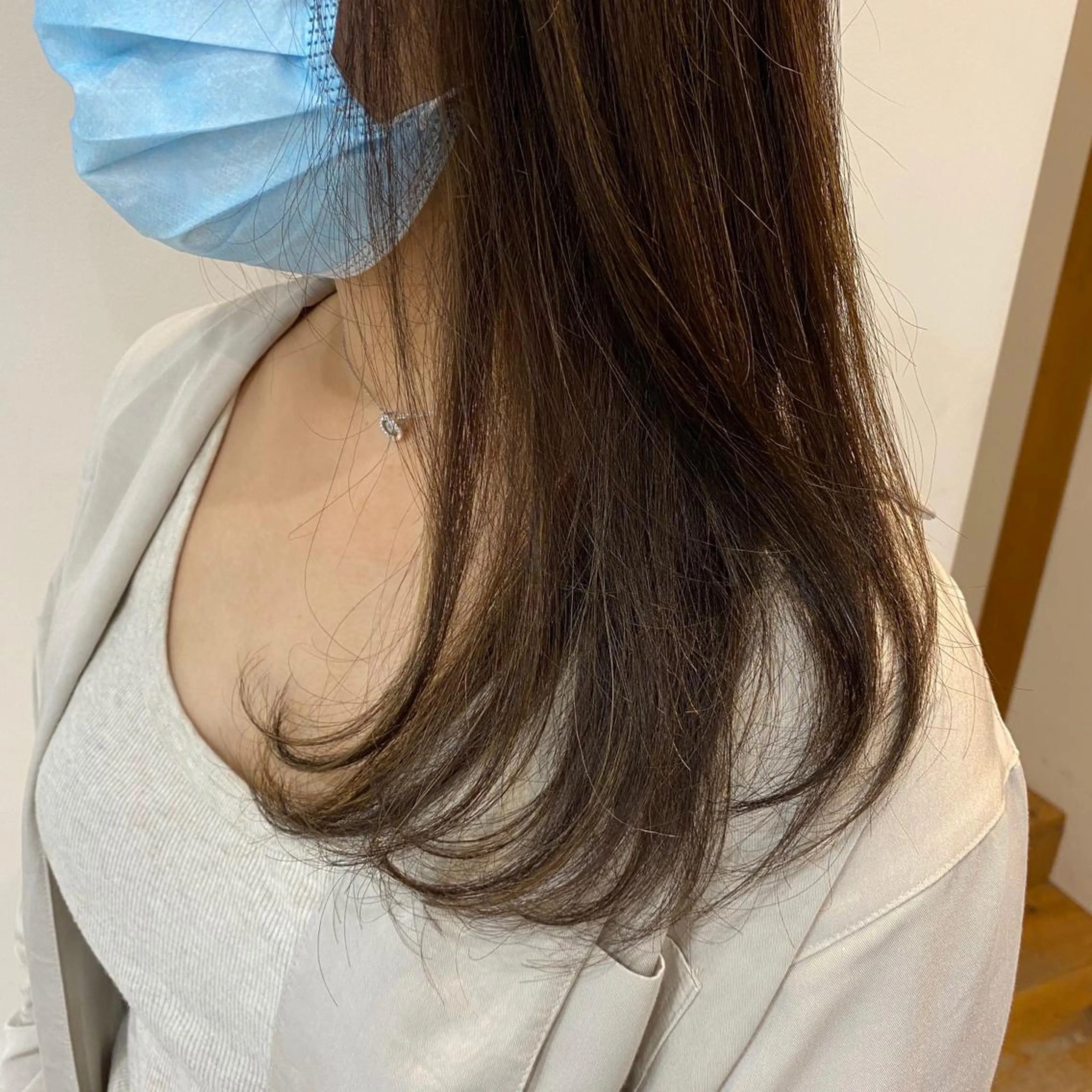 セミロング カラー ブラウンカラー オリーブブラウン 入江 志穂のヘアスタイル